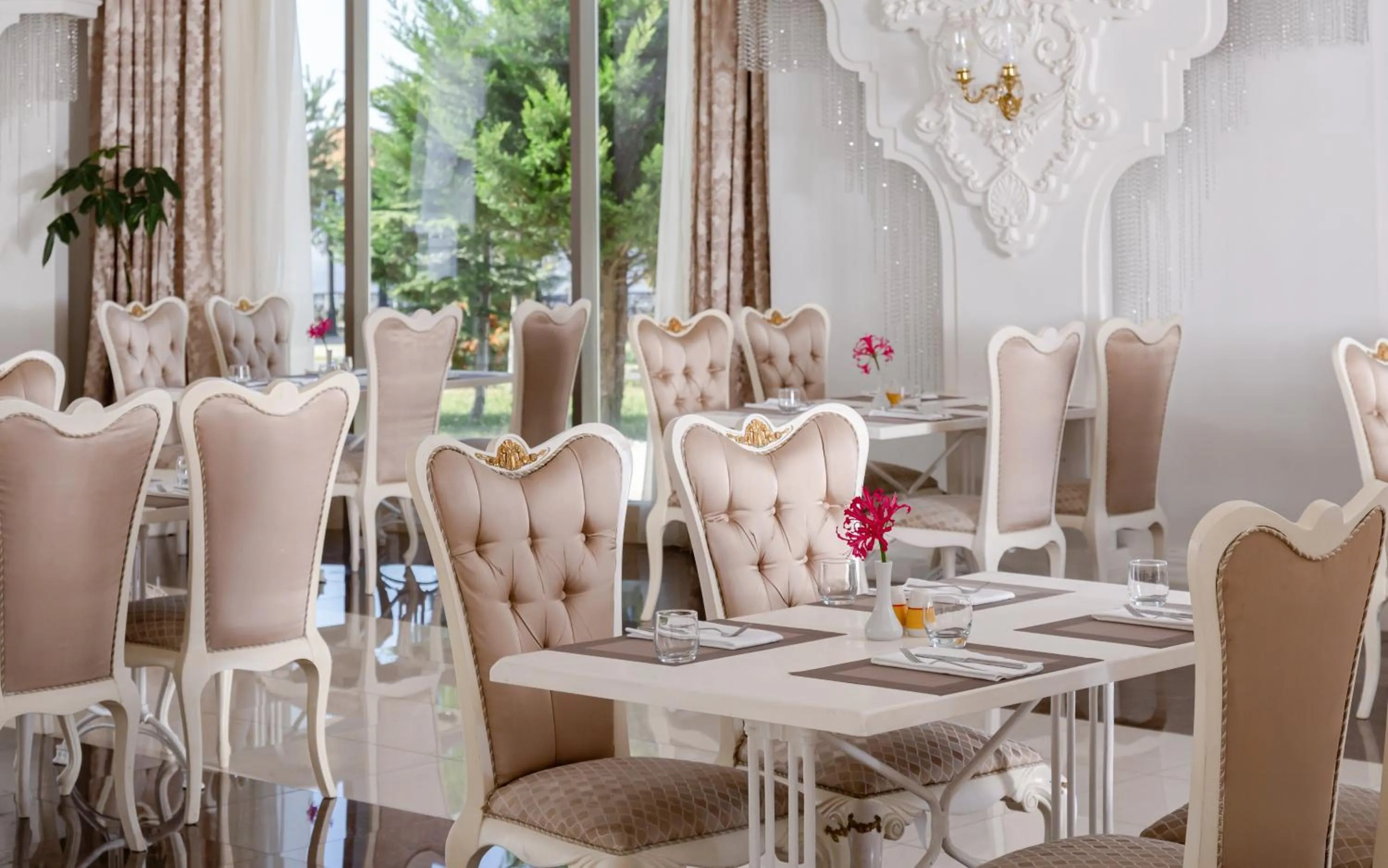 Restaurant/places to eat in Shamakhi Palace Sharadil