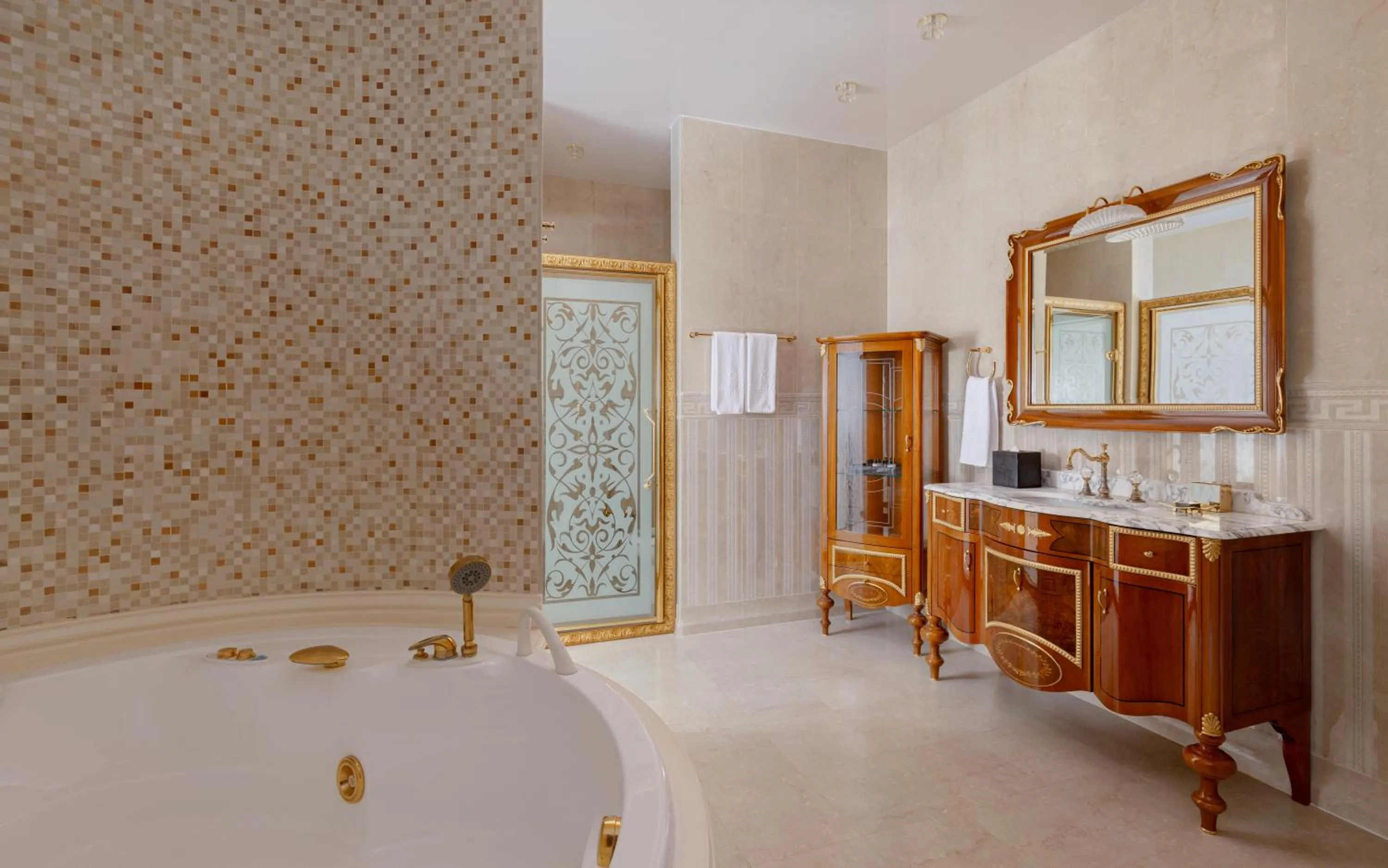 Bathroom in Shamakhi Palace Sharadil