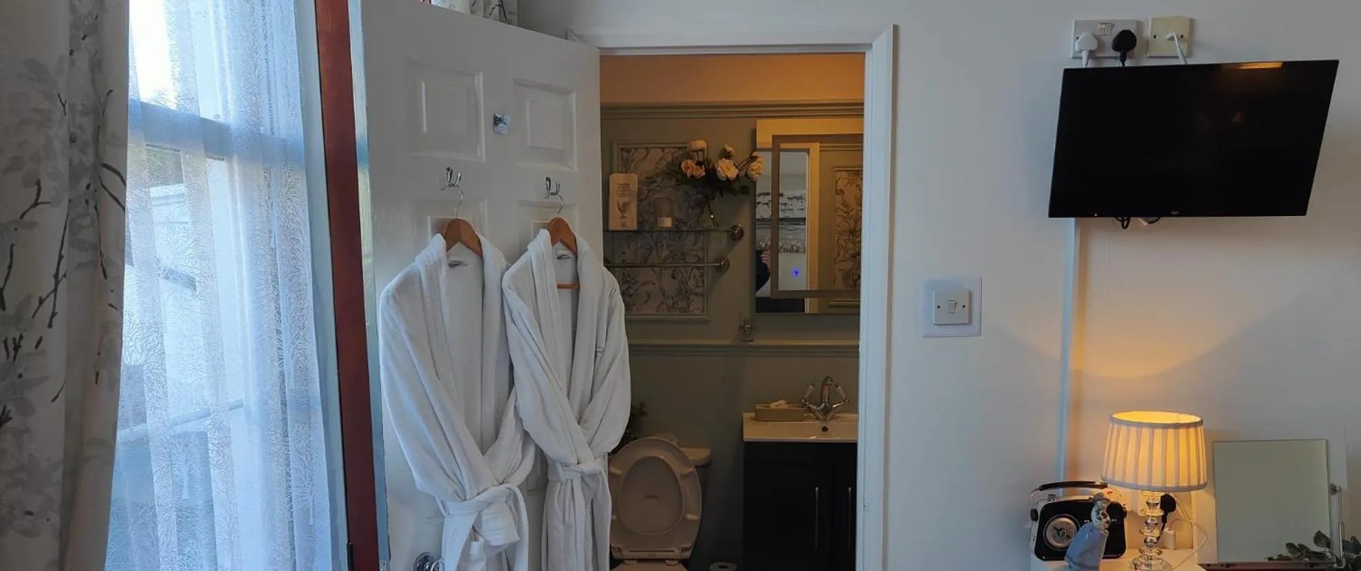 Bathroom, Bed in The Garway