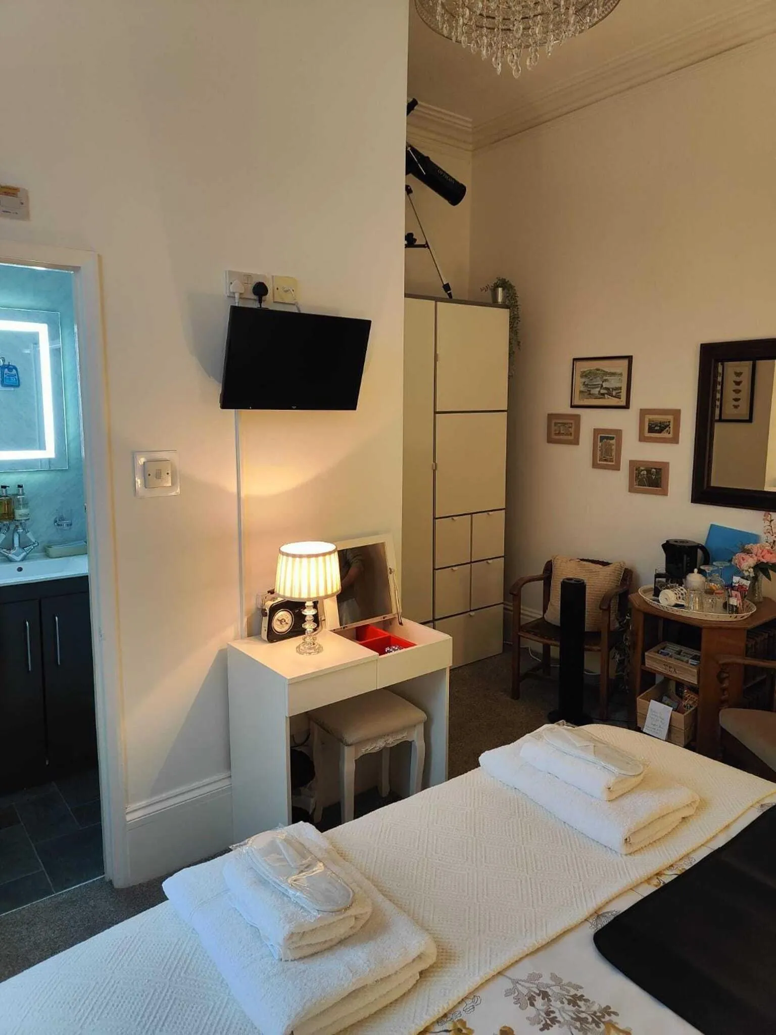 Bedroom, Bed in The Garway