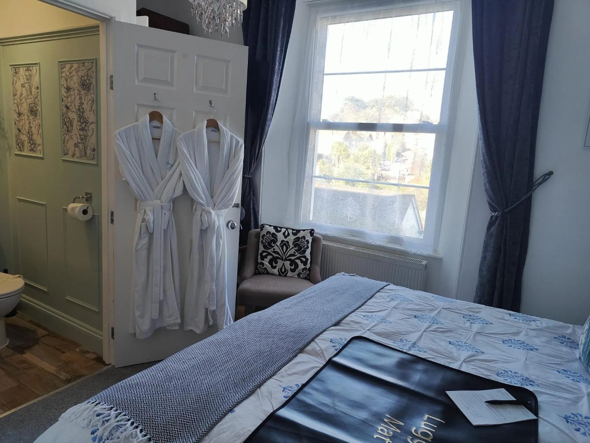 Bathroom, Bed in The Garway