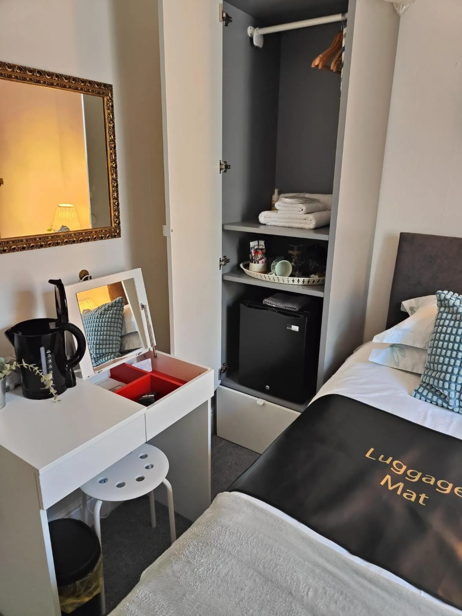 Bedroom, Bed in The Garway
