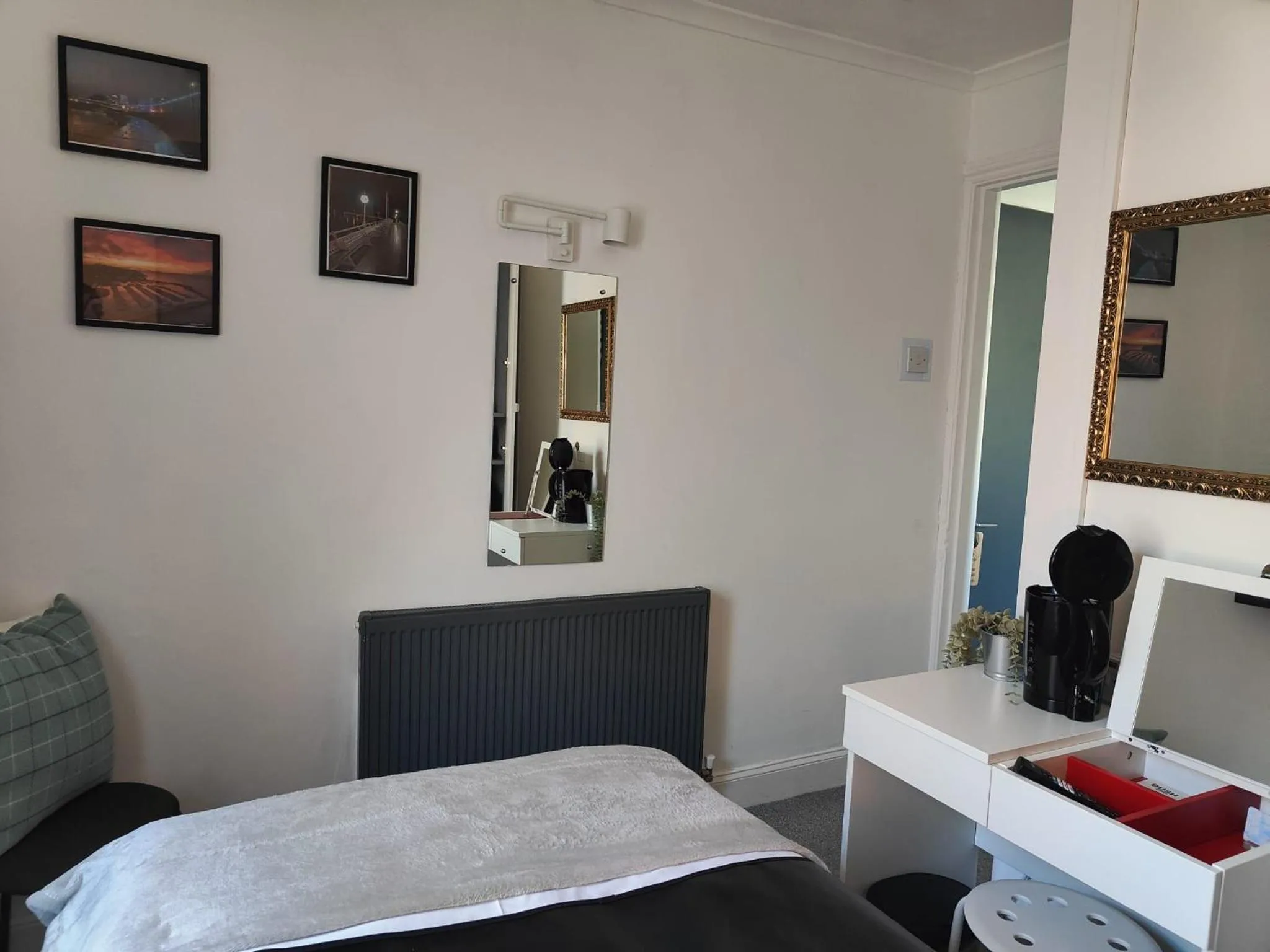 Bedroom, Bed in The Garway