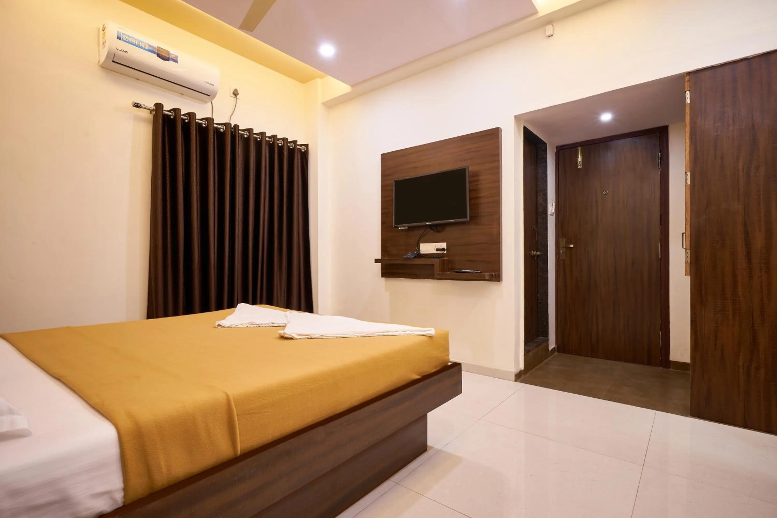 Photo of the whole room in Hotel Ranjan Deluxe