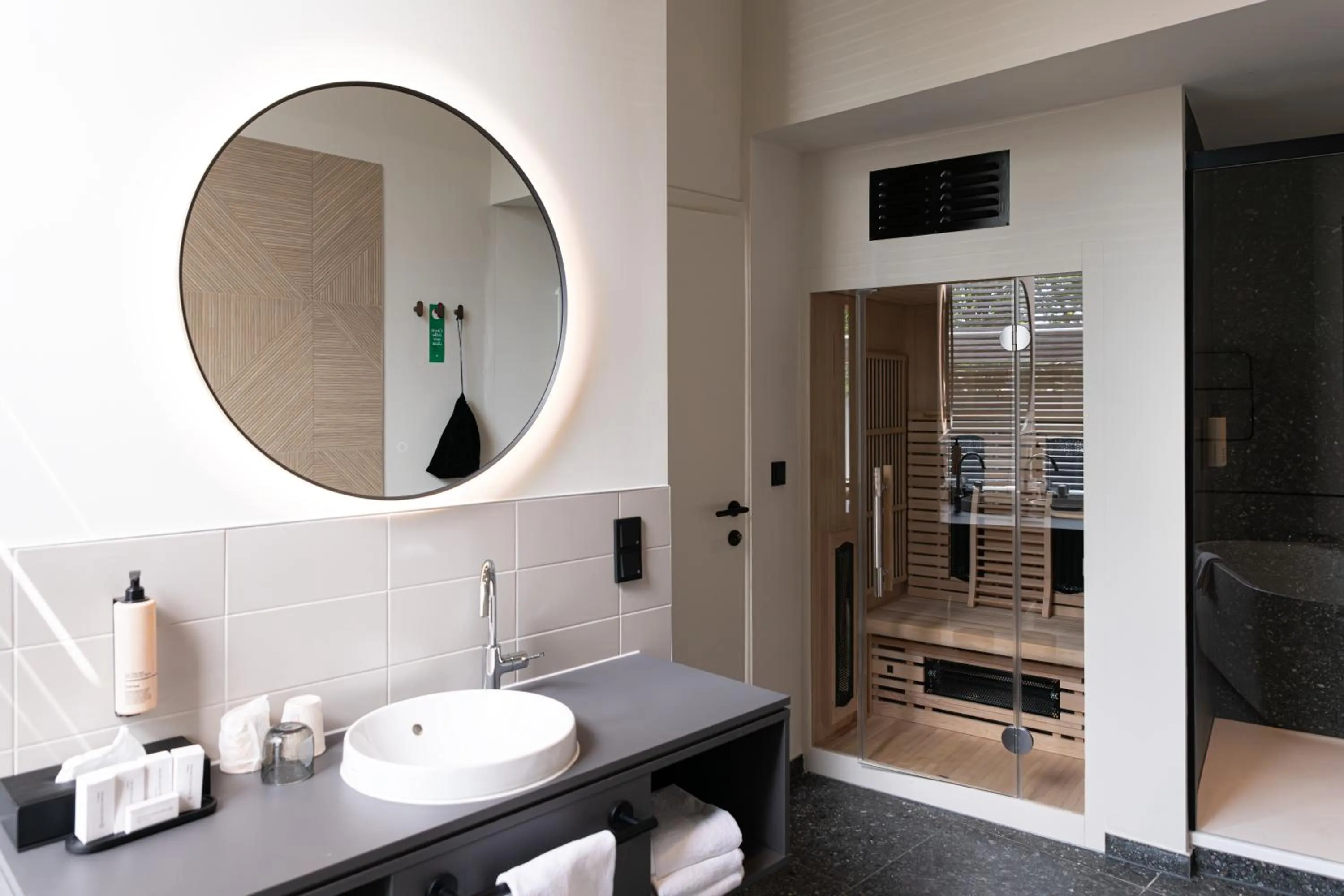 Shower in Hotel Keyser Breda