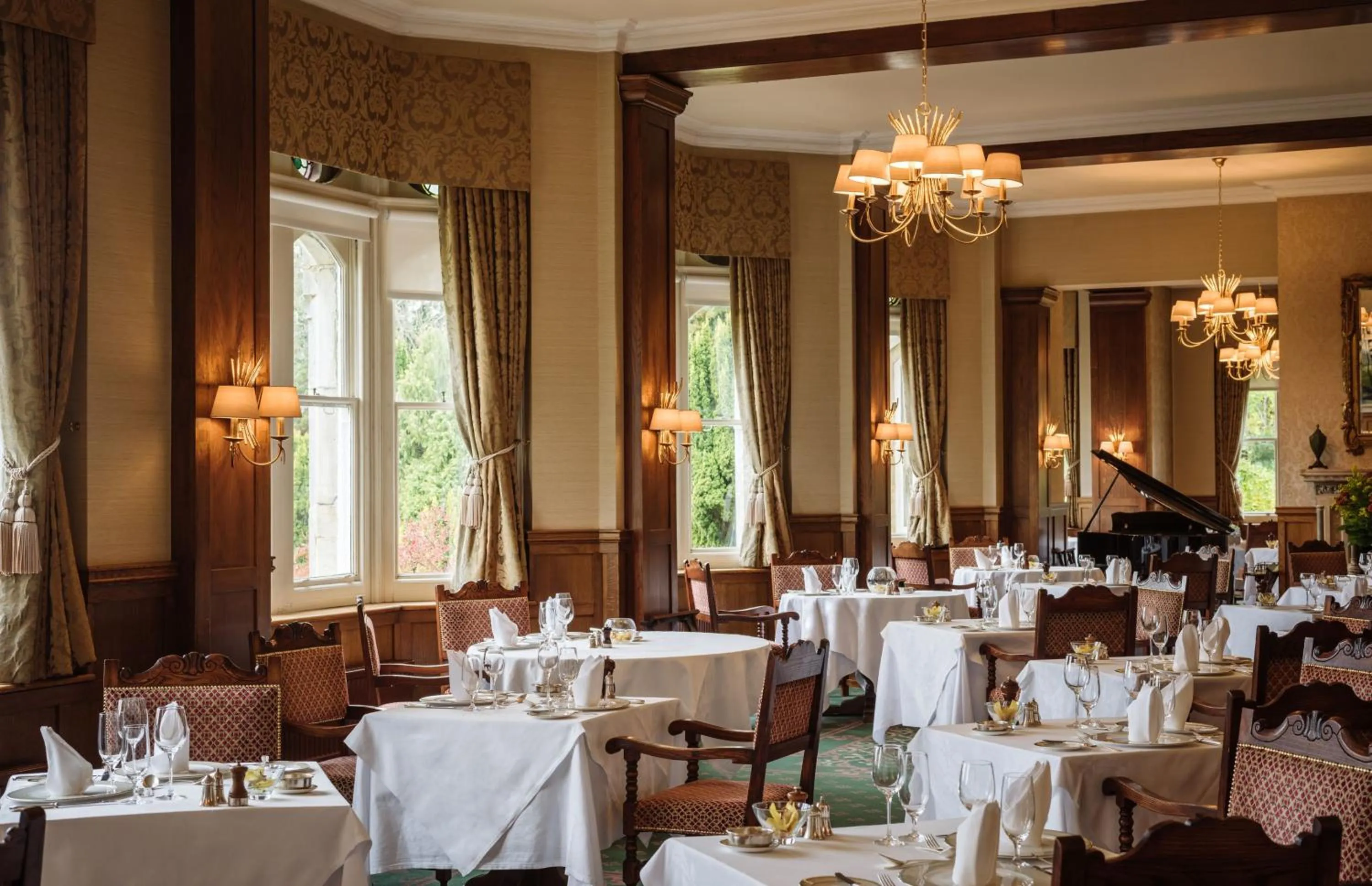 Restaurant/places to eat in Ashdown Park Hotel