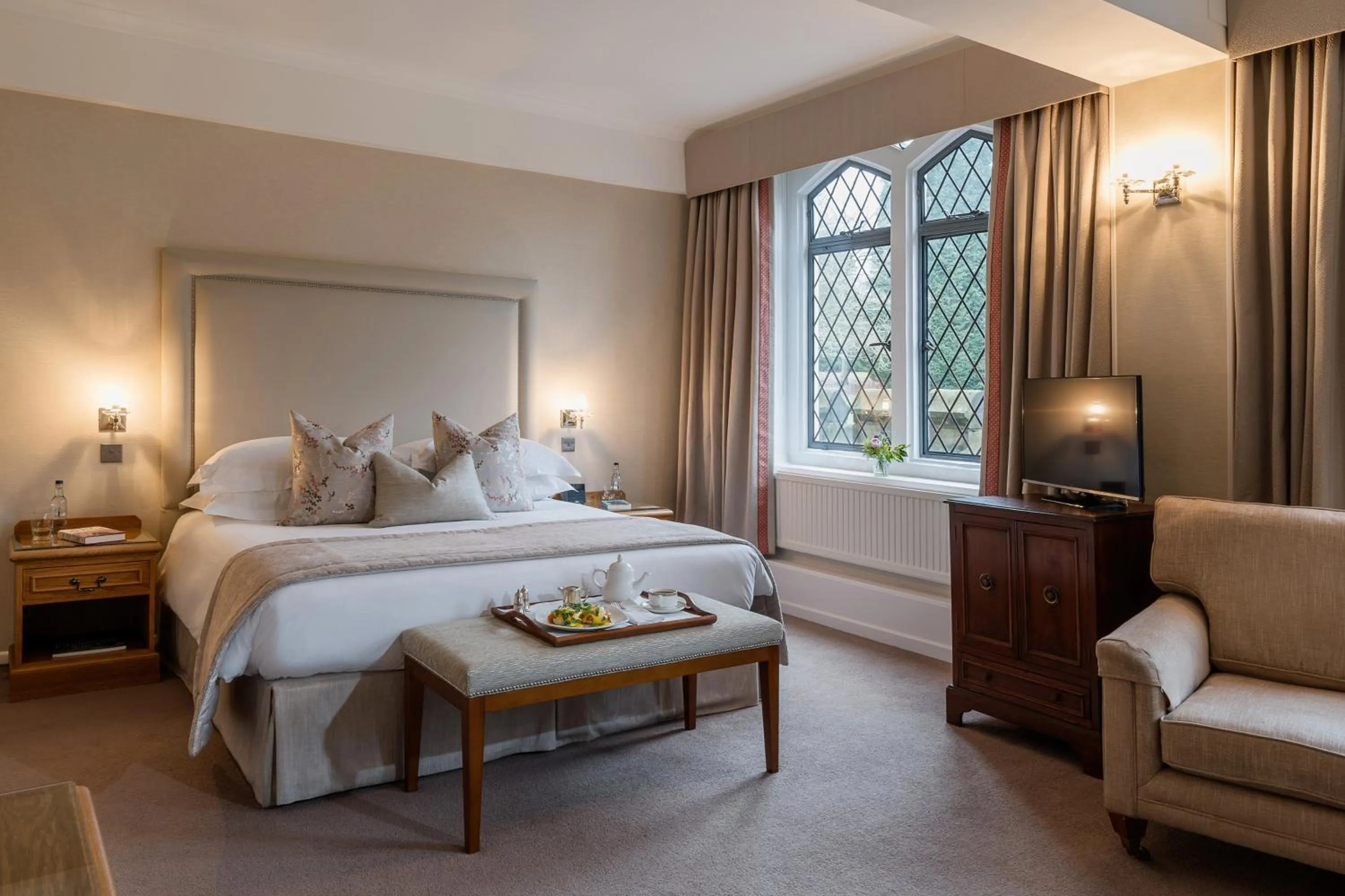 Bedroom, Bed in Ashdown Park Hotel