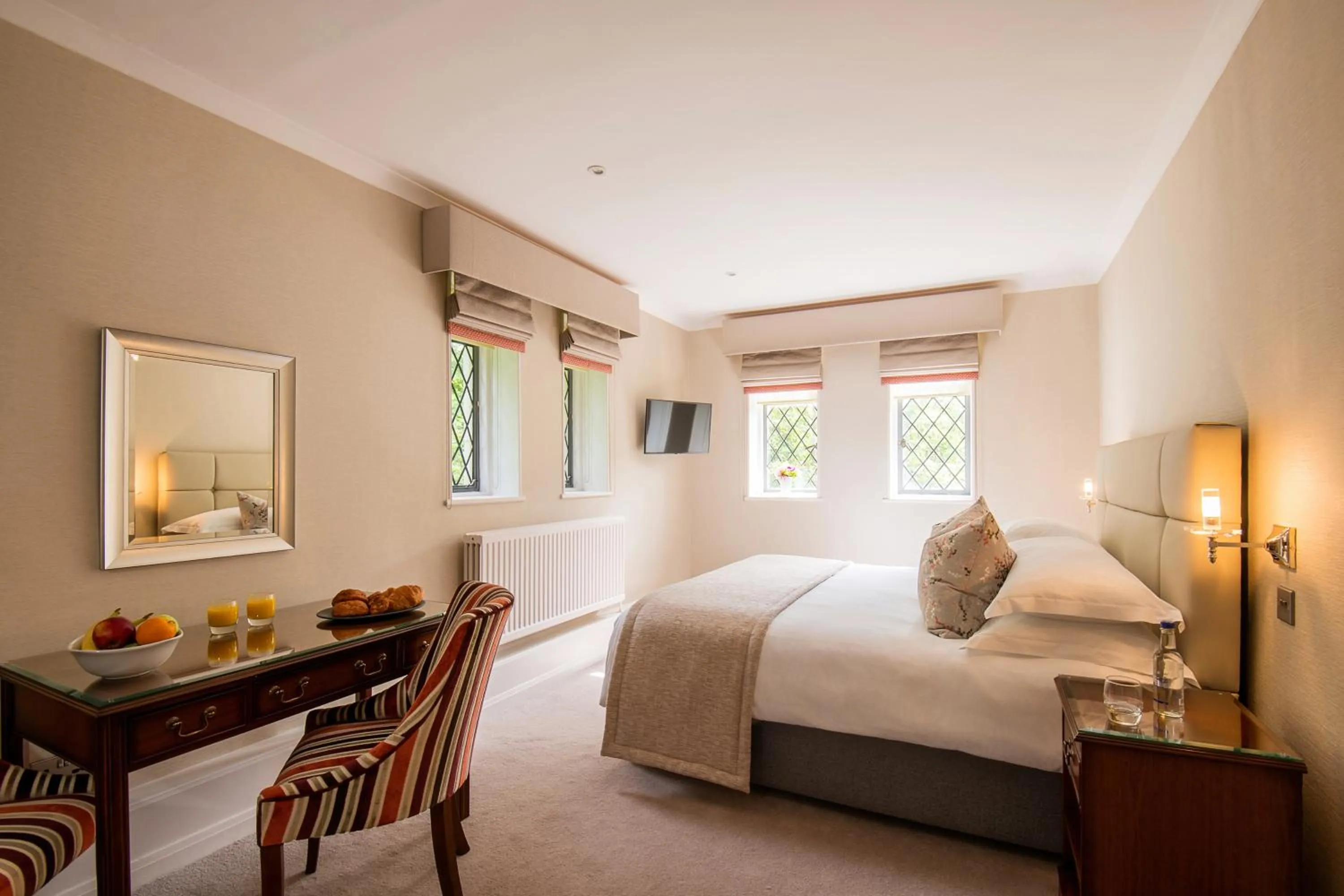 Bedroom, Bed in Ashdown Park Hotel