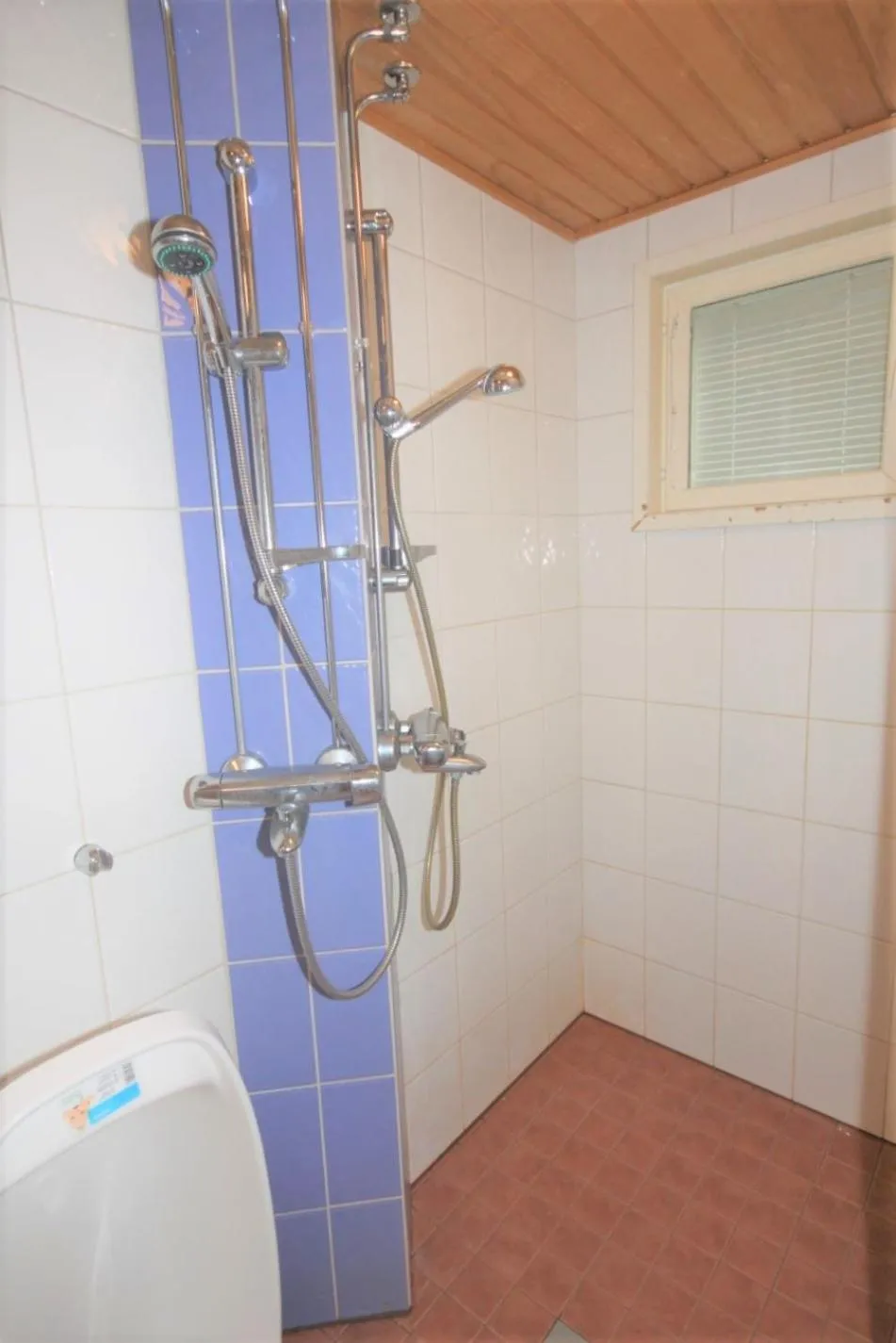 Omakotitalo 4-6 hengelle - House