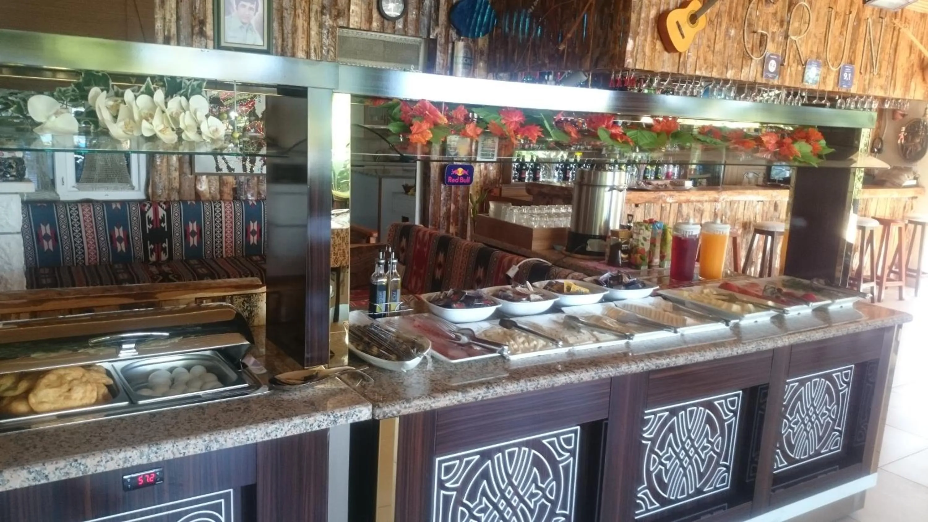 Buffet breakfast in Hotel Grün