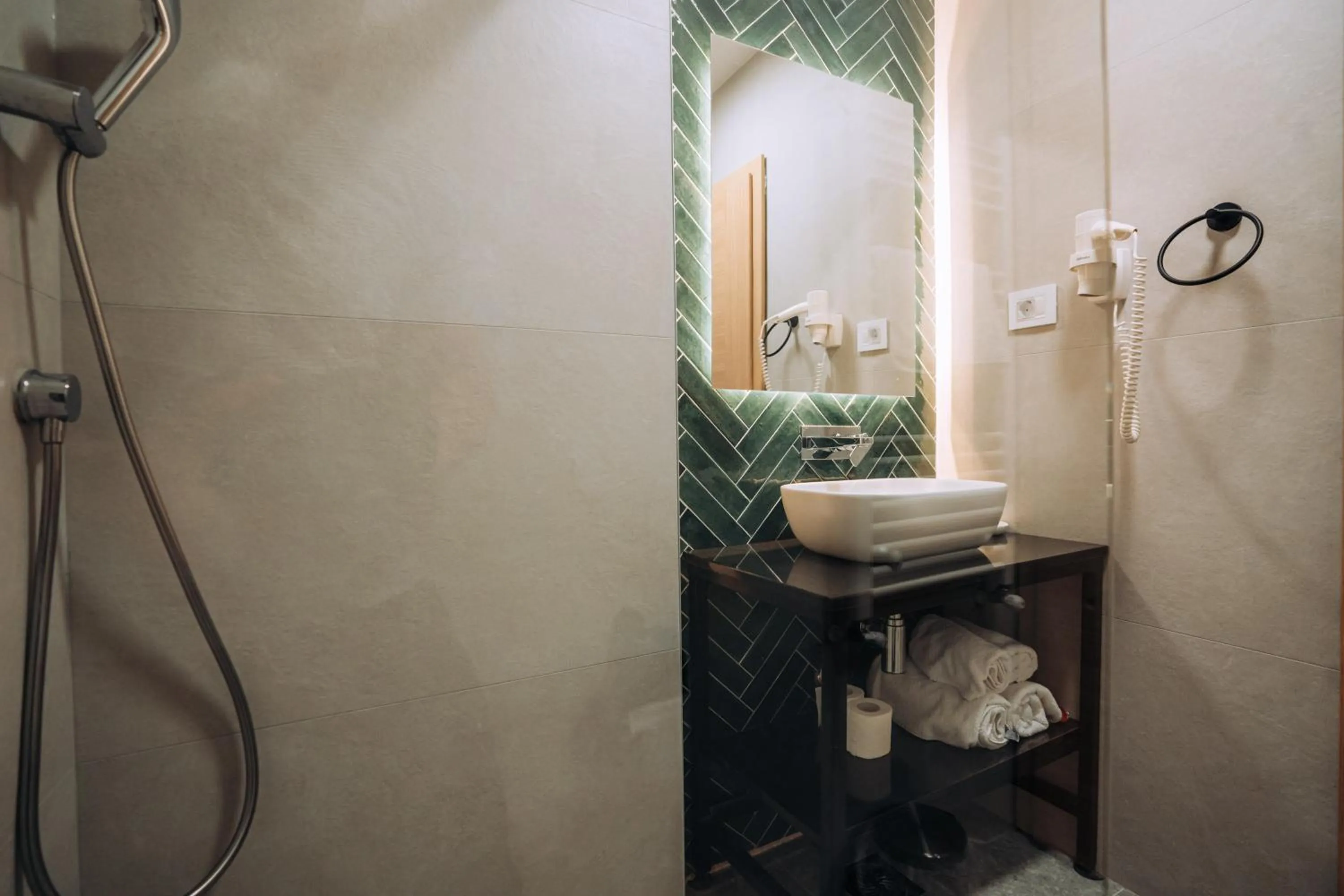 Shower in Villa Pupin SARAISTE