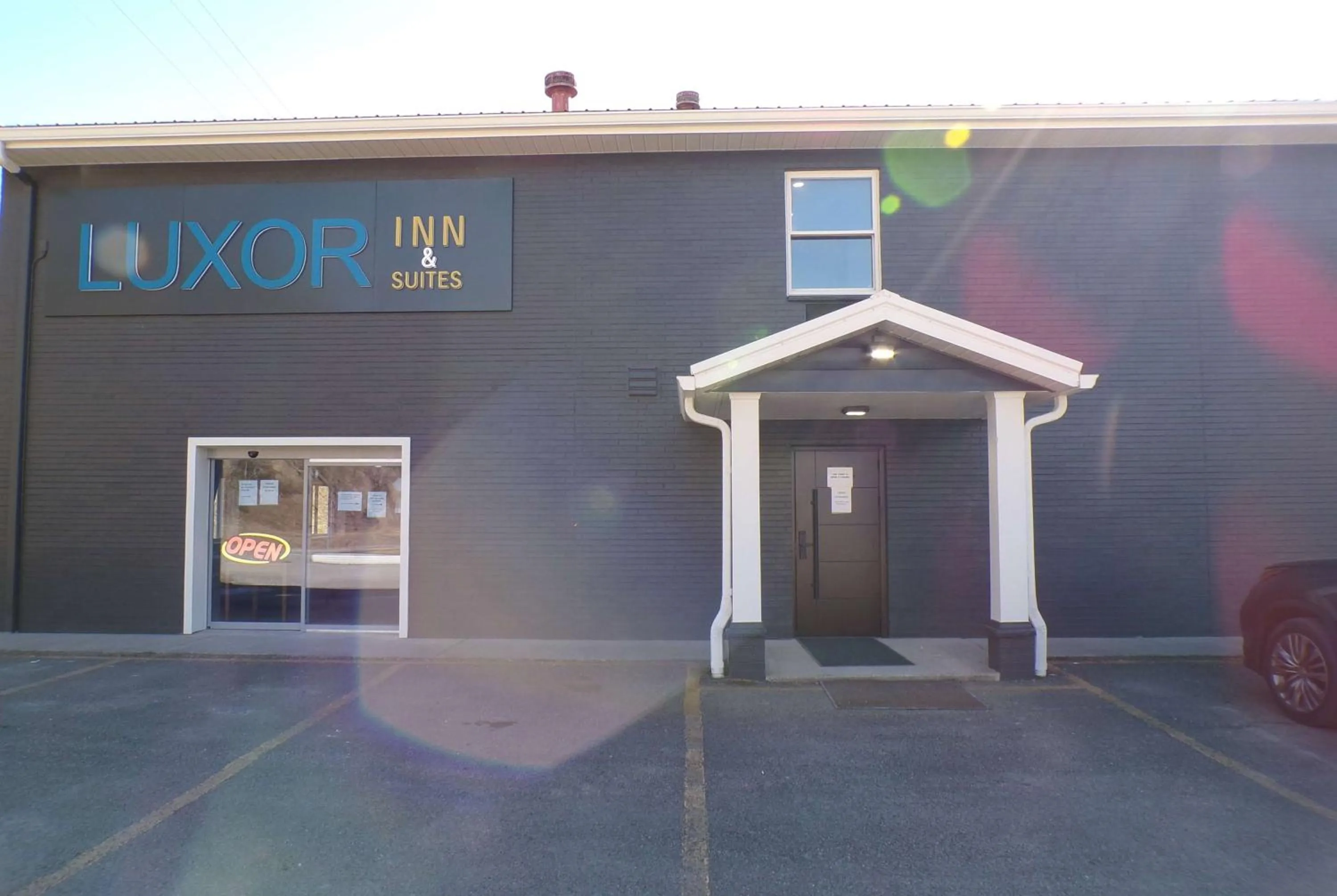 Property building in Luxor Inn & Suites, a Travelodge by Wyndham