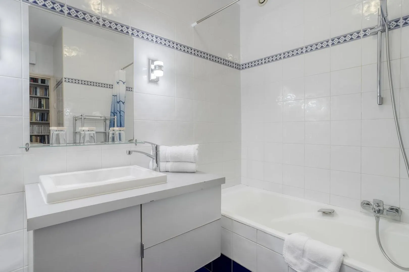 Bathroom in Roc Hotel