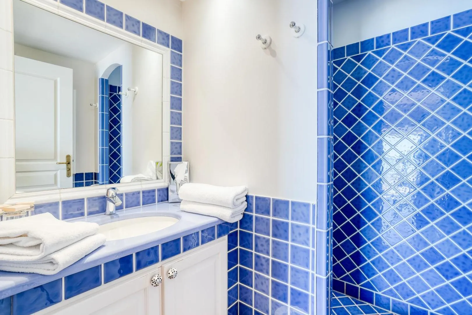 Bathroom in Roc Hotel