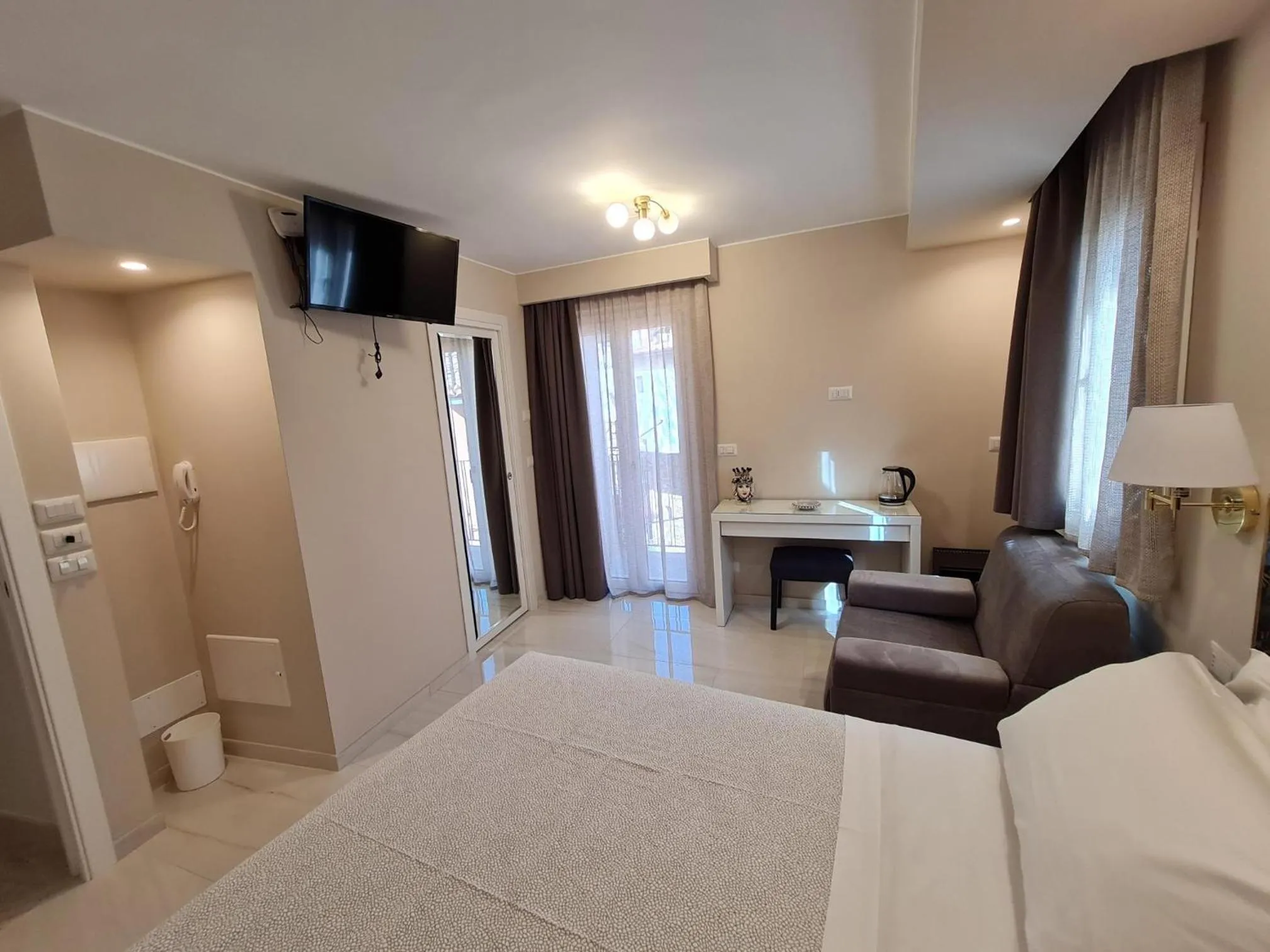 Bed in EPONIMI ROOMs