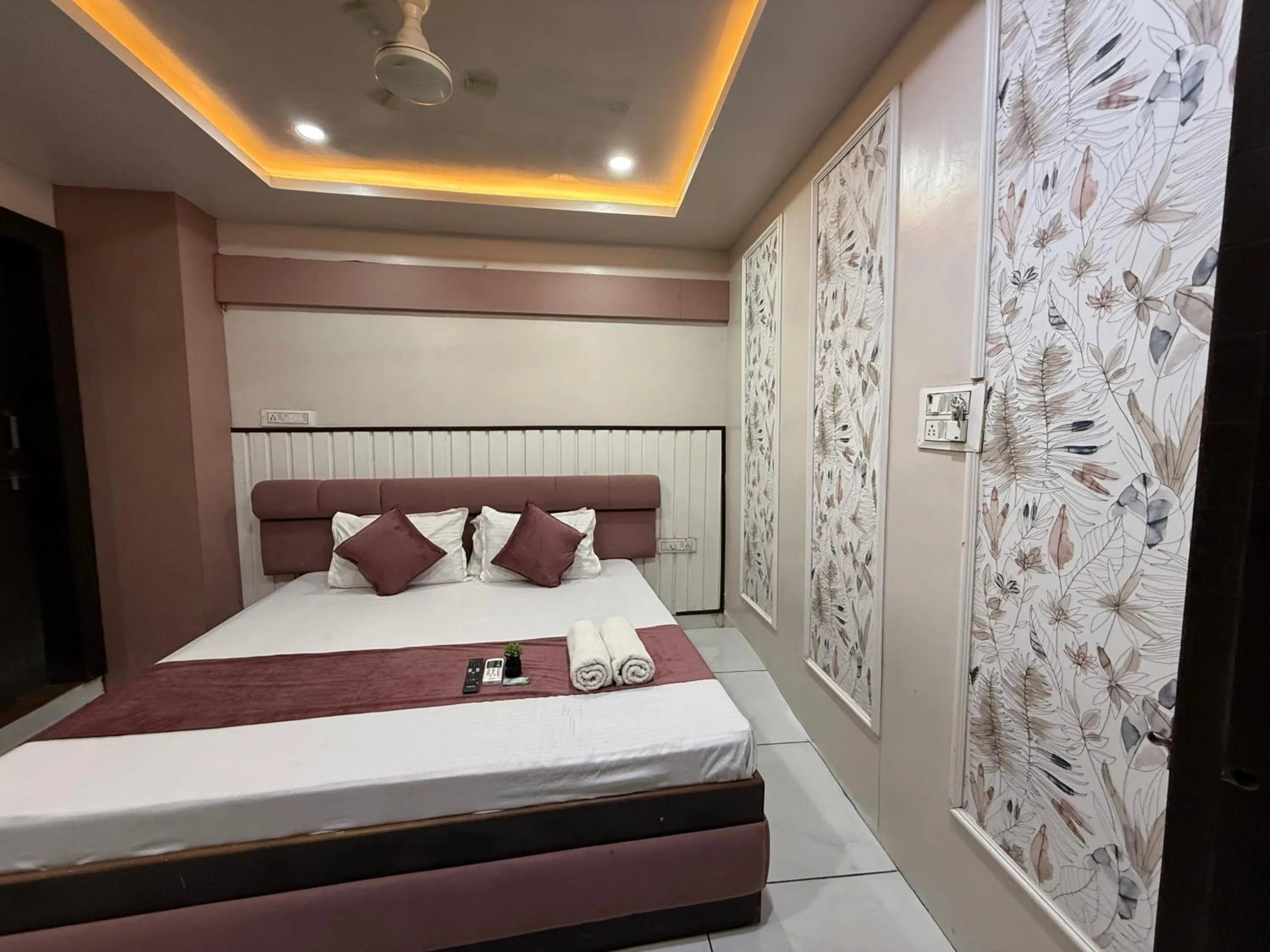 Bed in Hotel Shree Krishna Palace