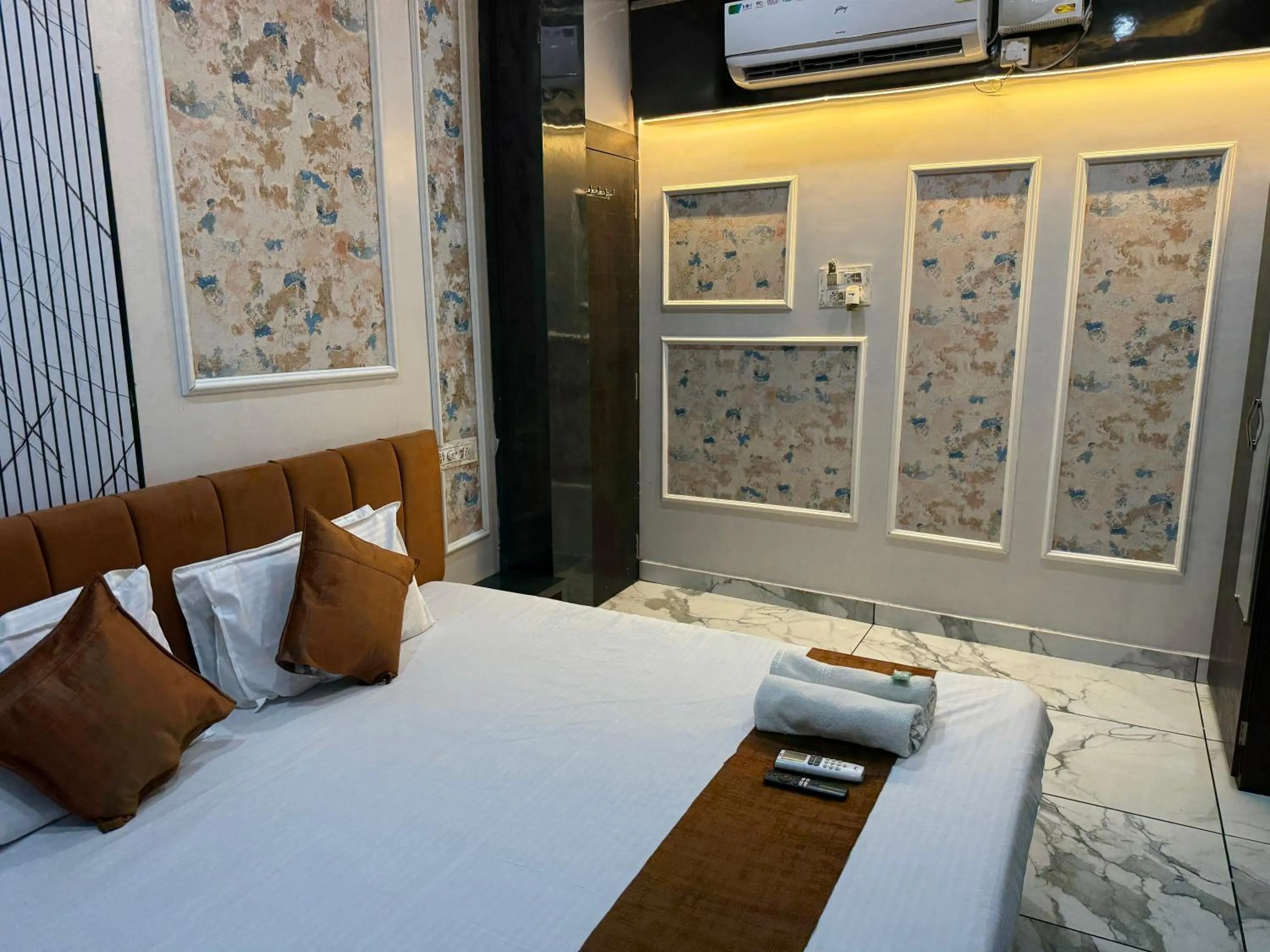 Bed in Hotel Shree Krishna Palace