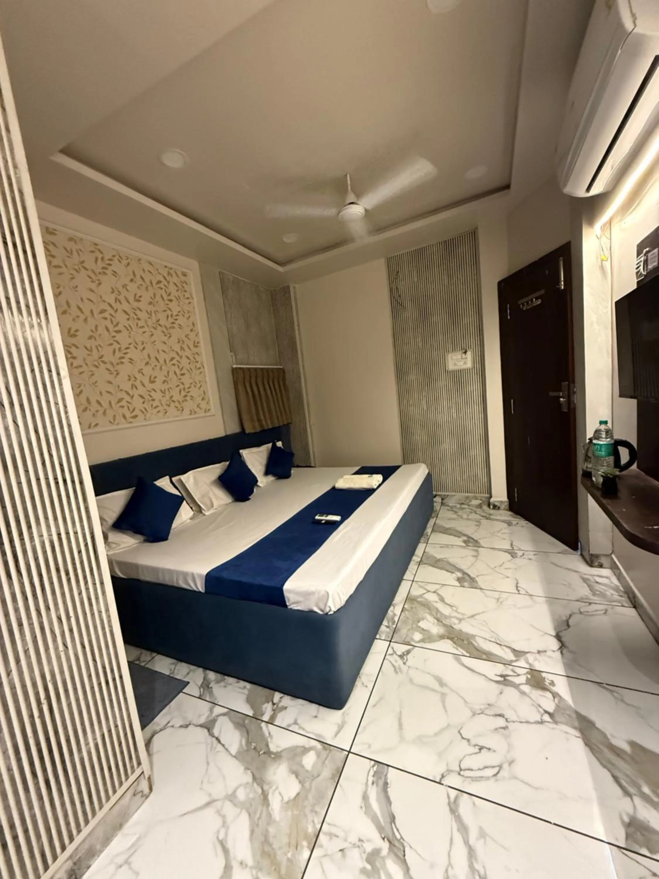 Bed in Hotel Shree Krishna Palace