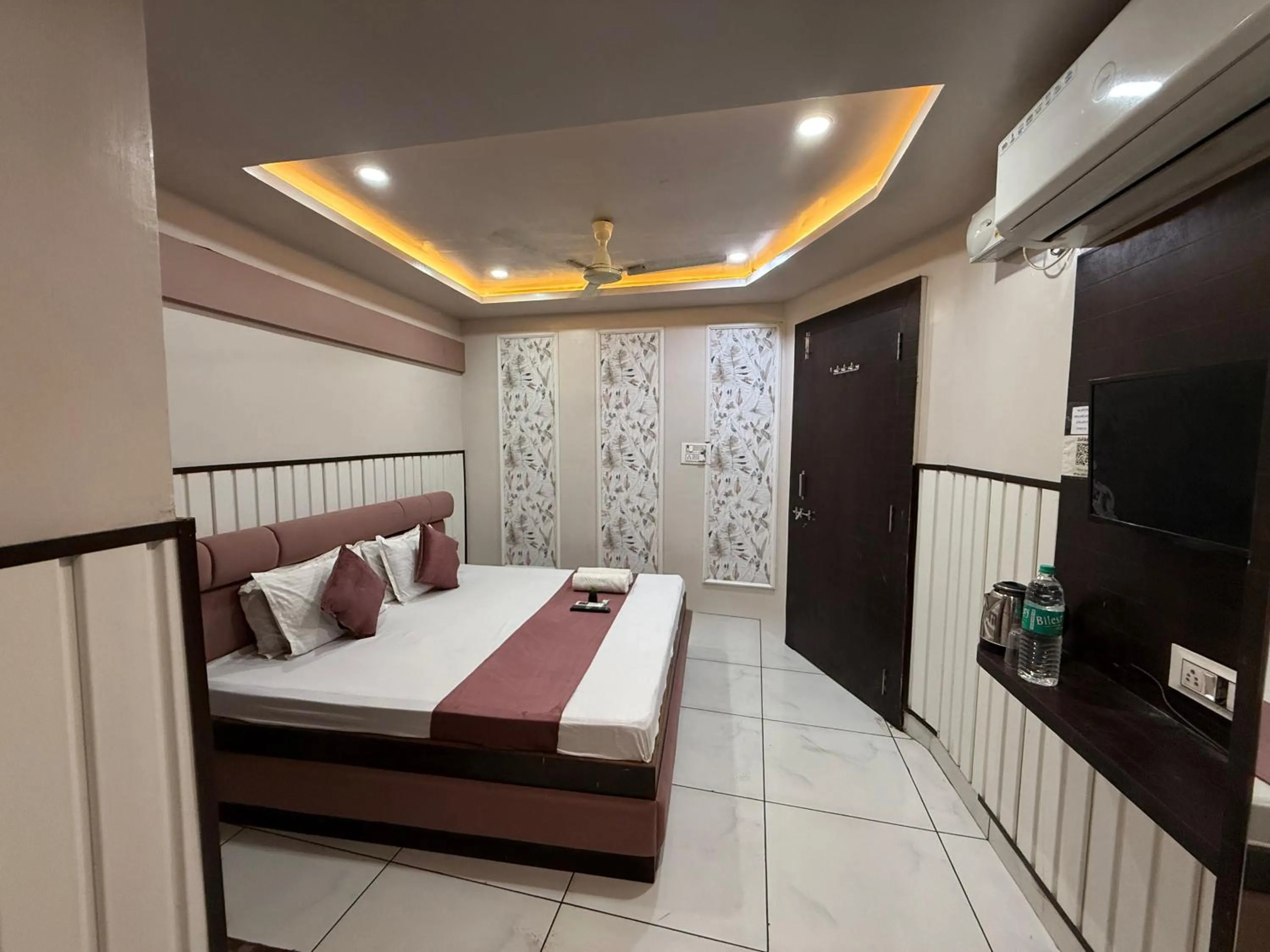 Bed in Hotel Shree Krishna Palace