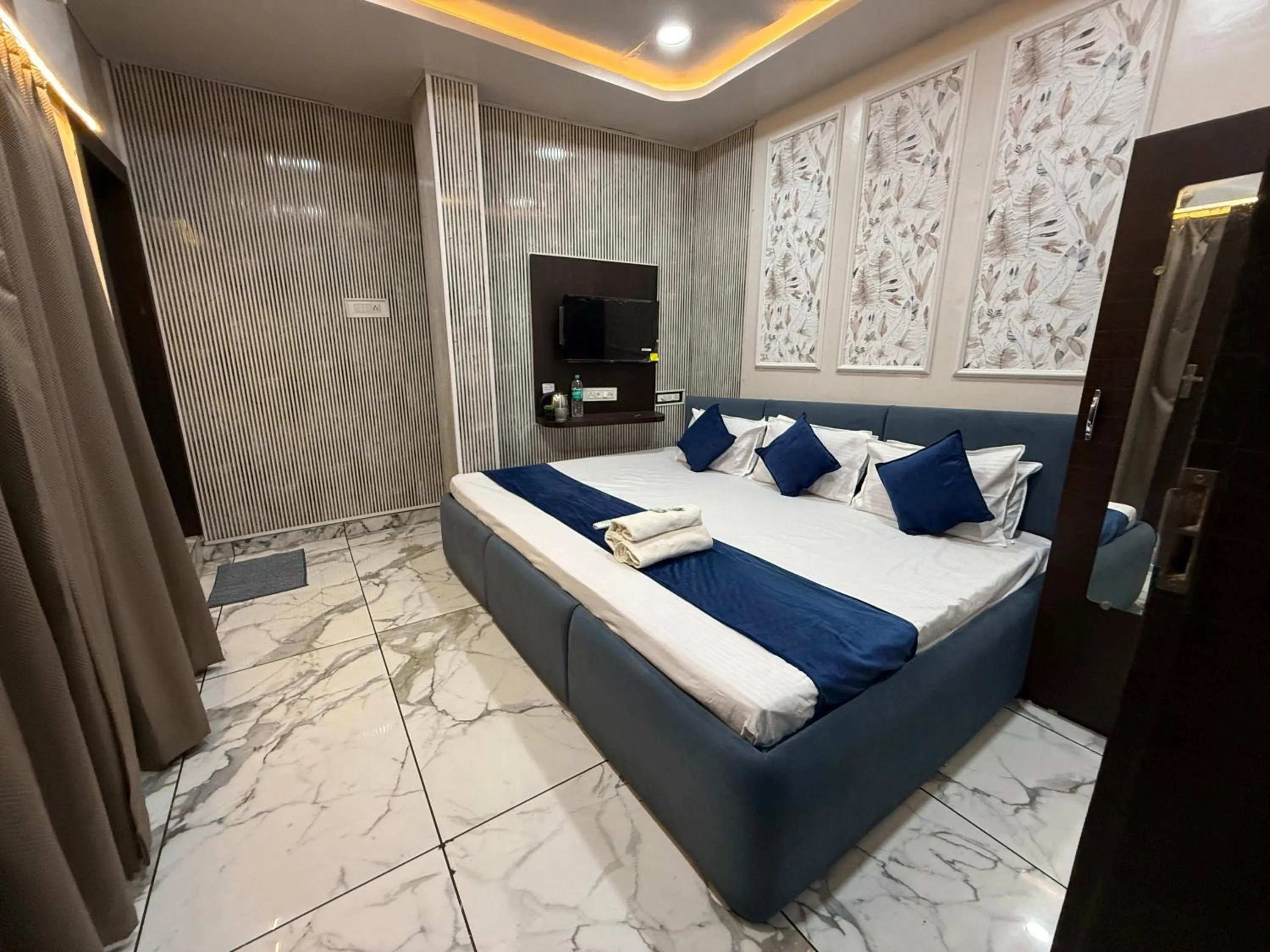 Bed in Hotel Shree Krishna Palace