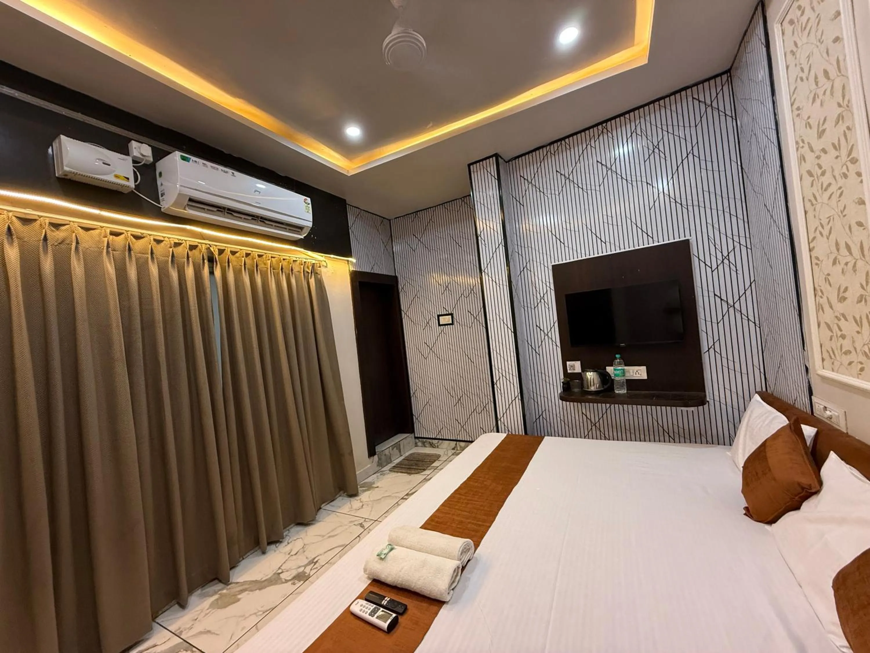 Bed in Hotel Shree Krishna Palace