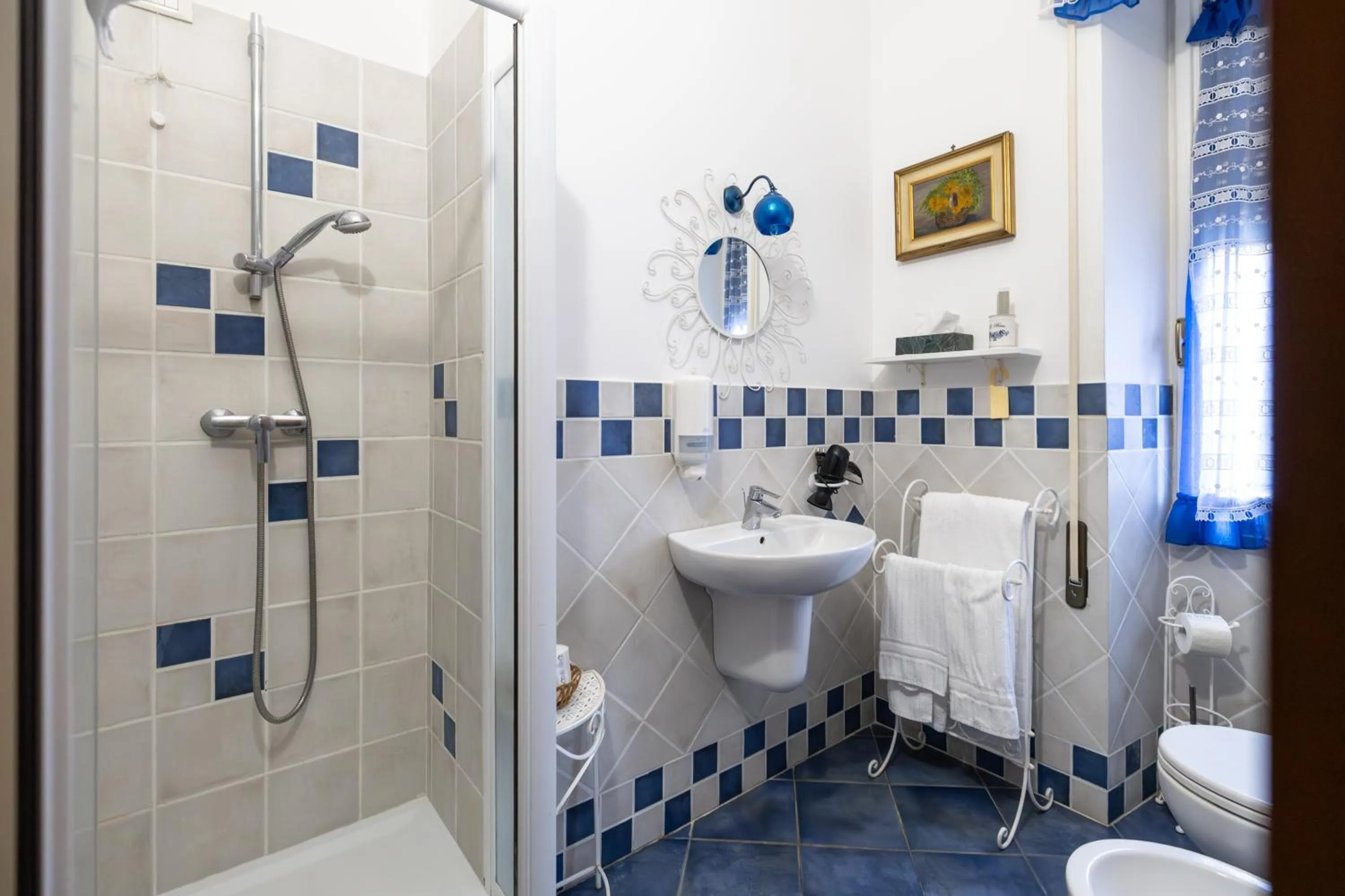 Shower in Casa Lollobrigida