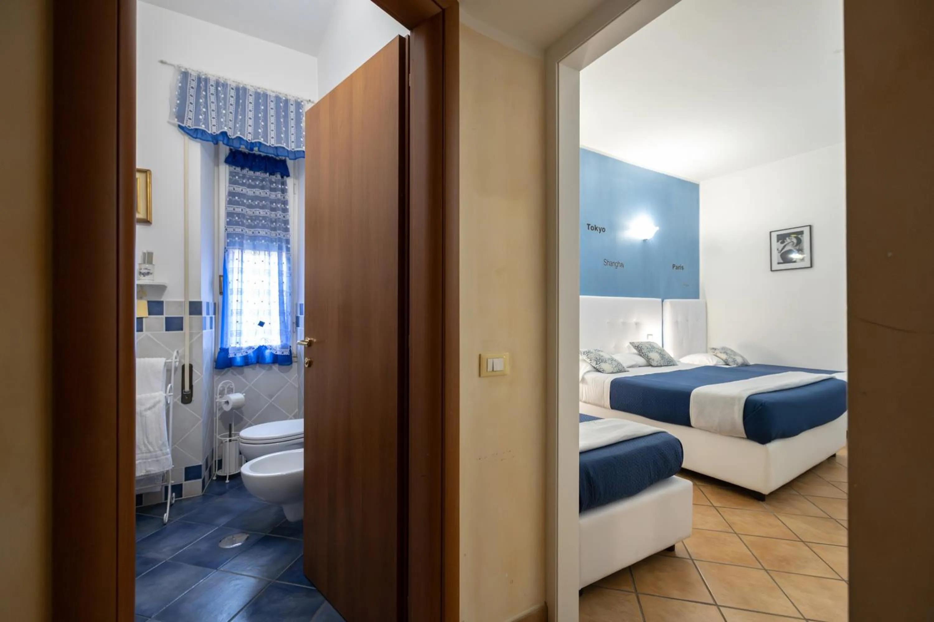 Bathroom, Bed in Casa Lollobrigida