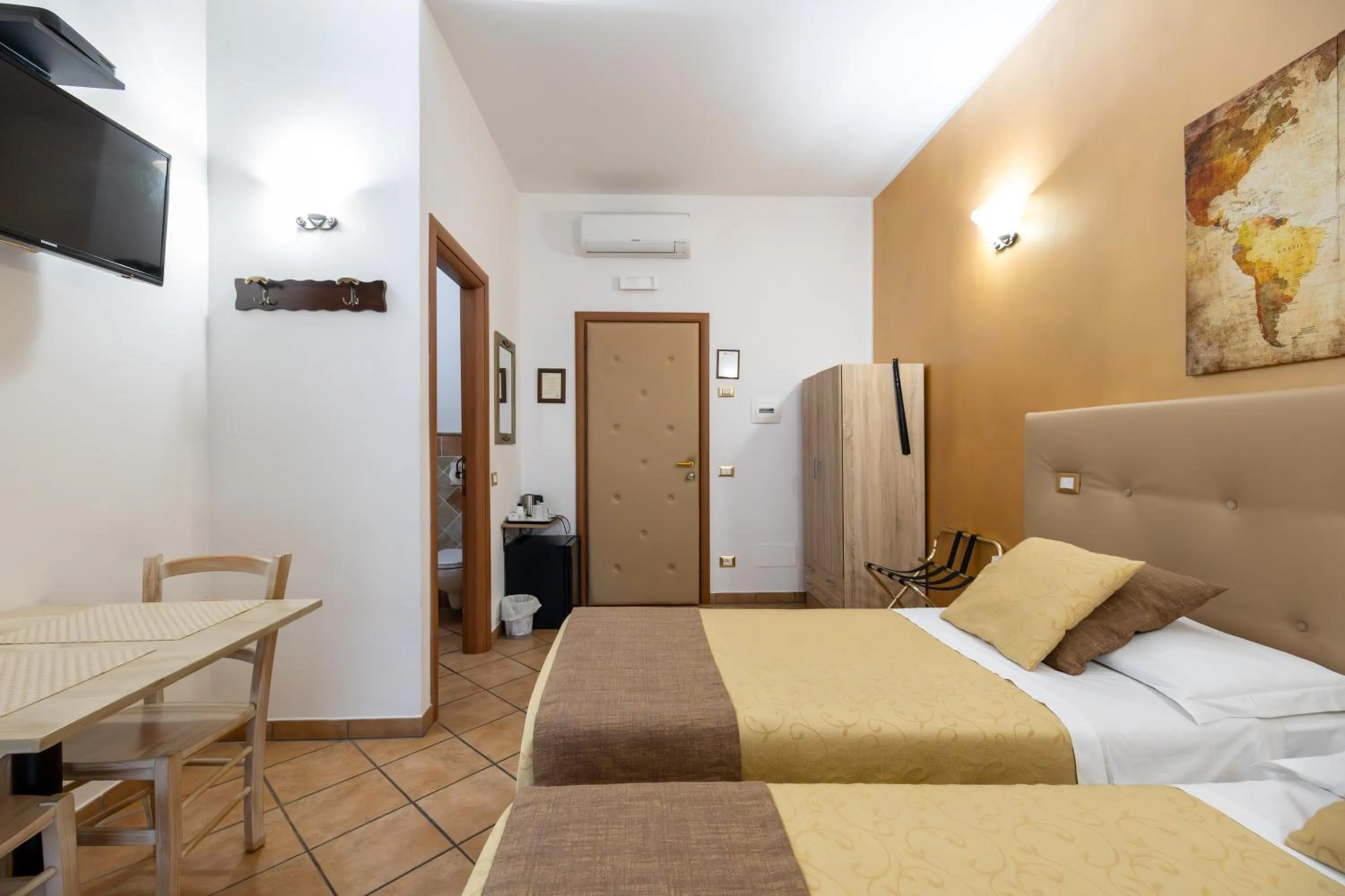 Photo of the whole room, Bed in Casa Lollobrigida