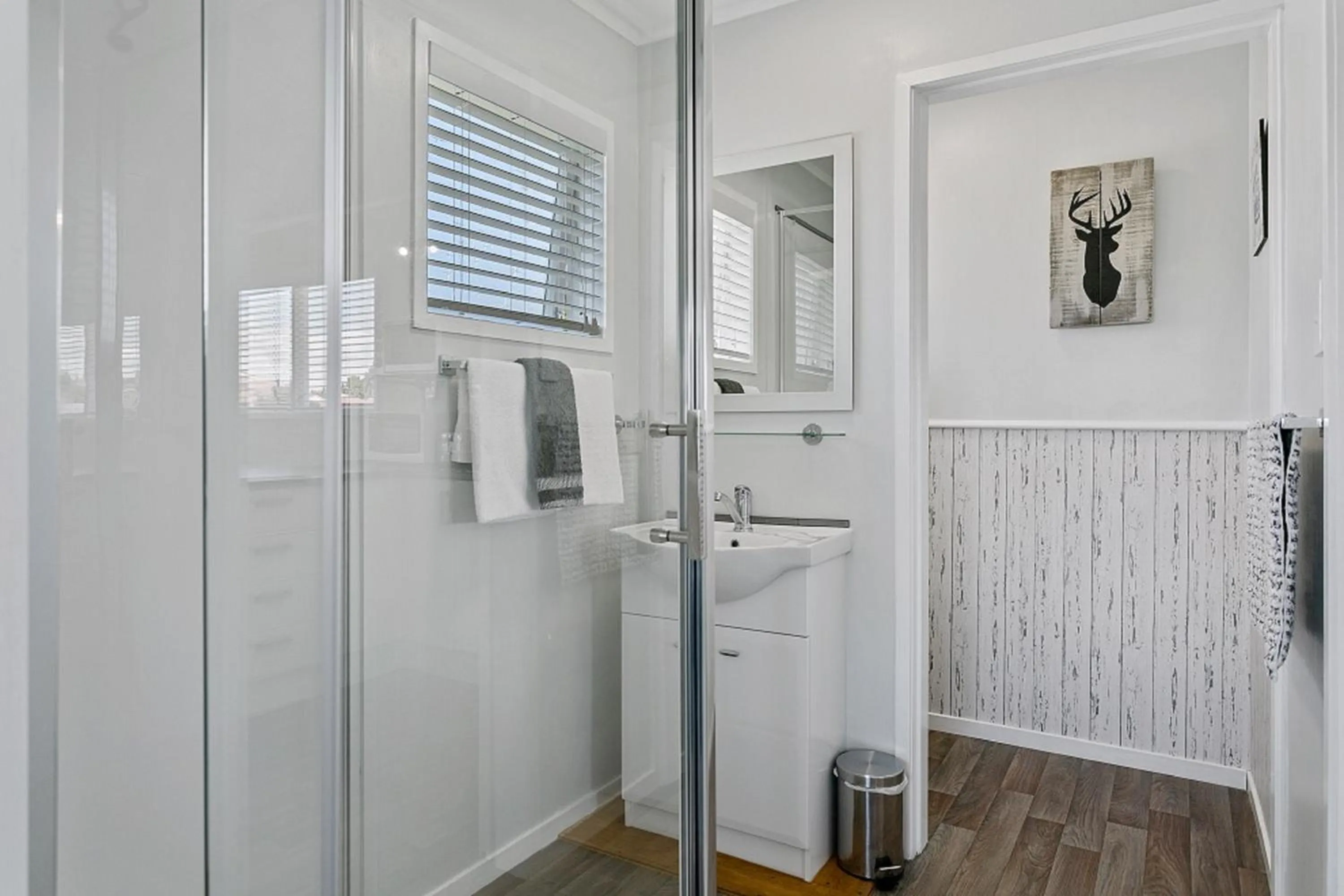 Shower in Lakeview's On Richmond