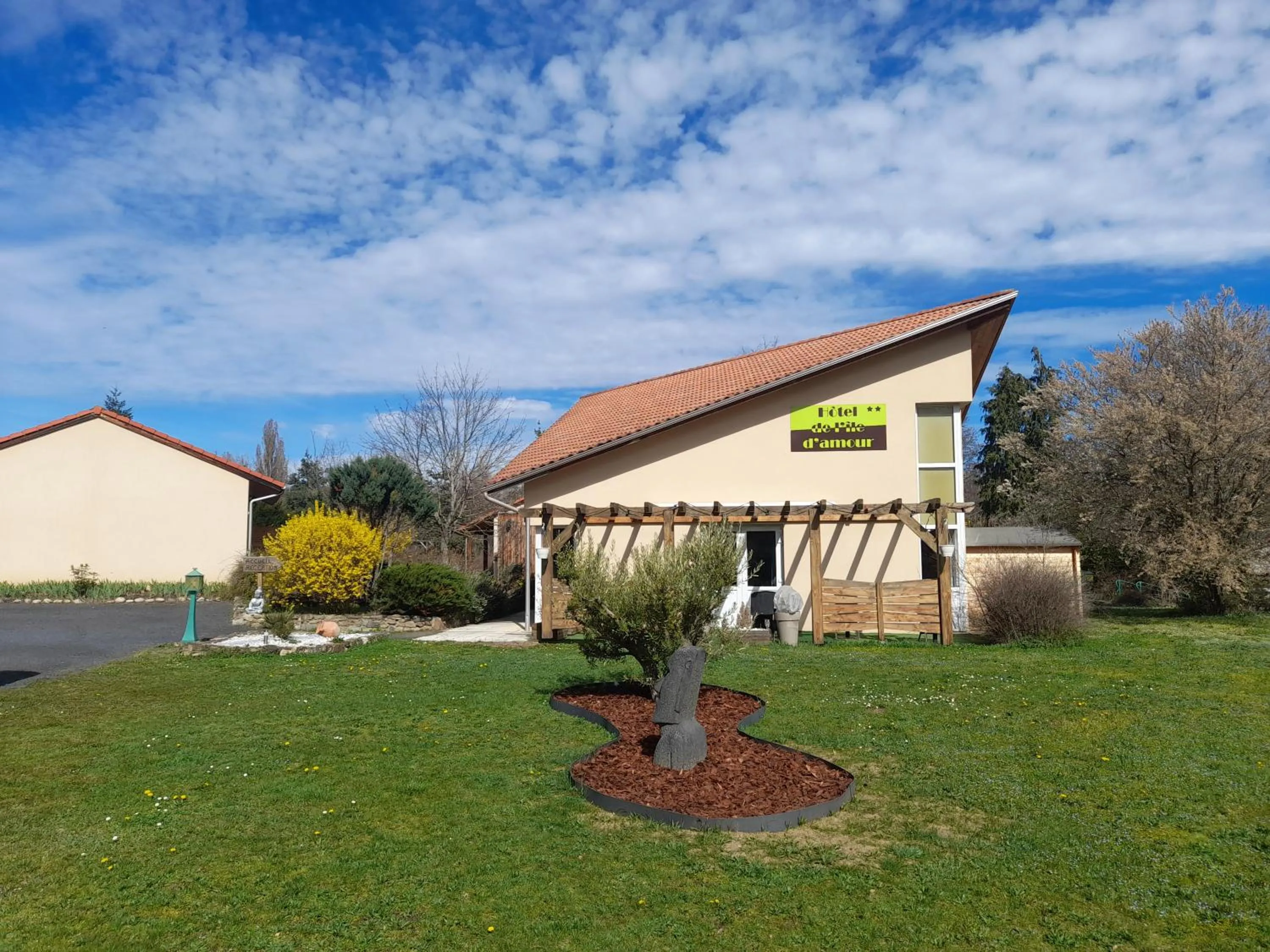 Property building in Hotel de l'Ile d'Amour