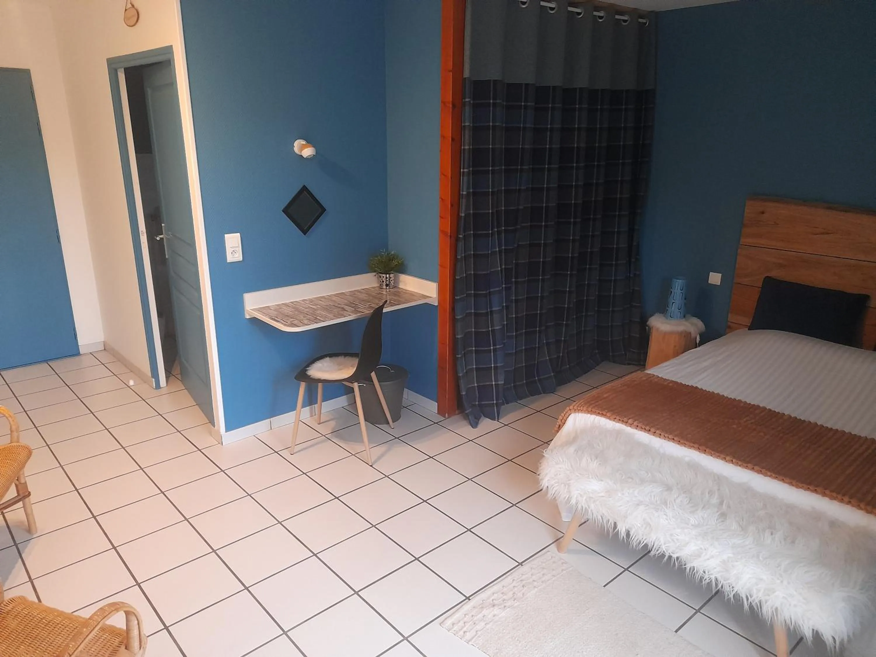 Bedroom, Bed in Hotel de l'Ile d'Amour