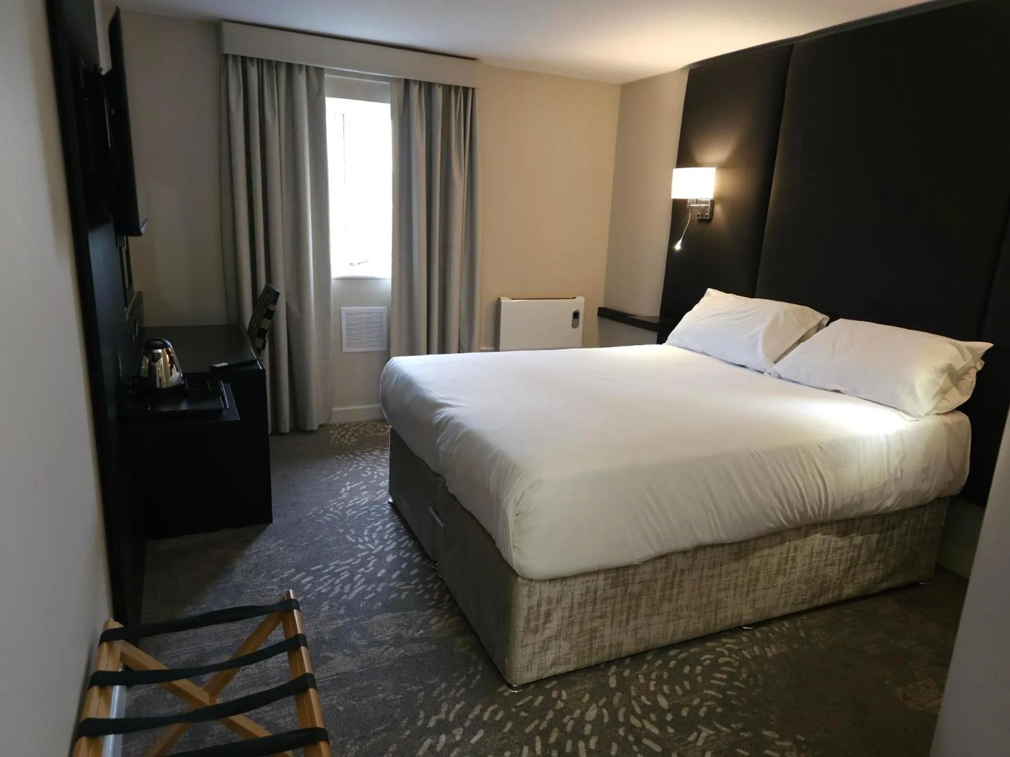 Bedroom, Bed in Wigan Oak Hotel