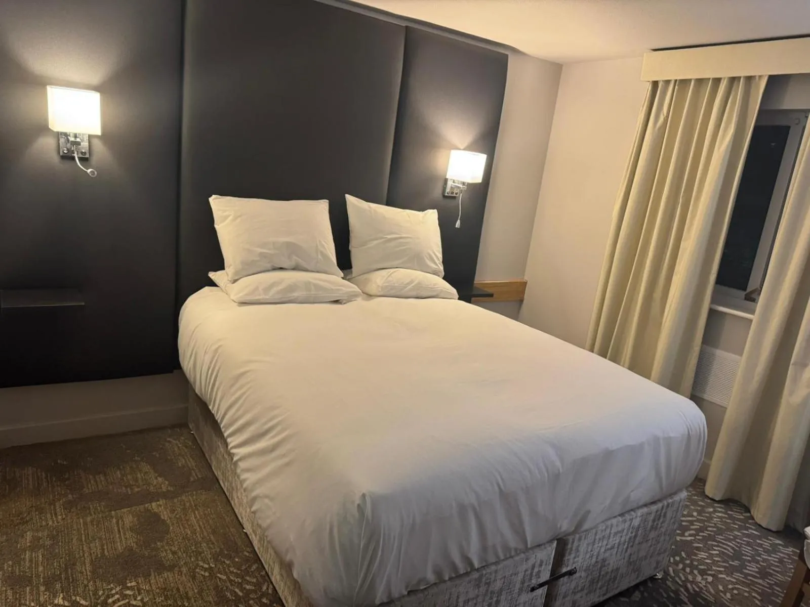 Bedroom, Bed in Wigan Oak Hotel