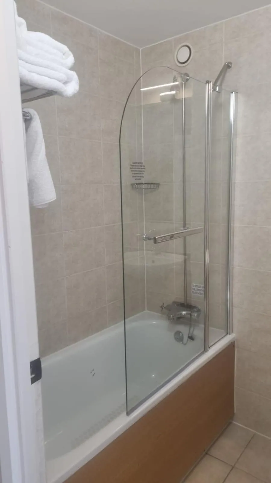 Bathroom in Wigan Oak Hotel