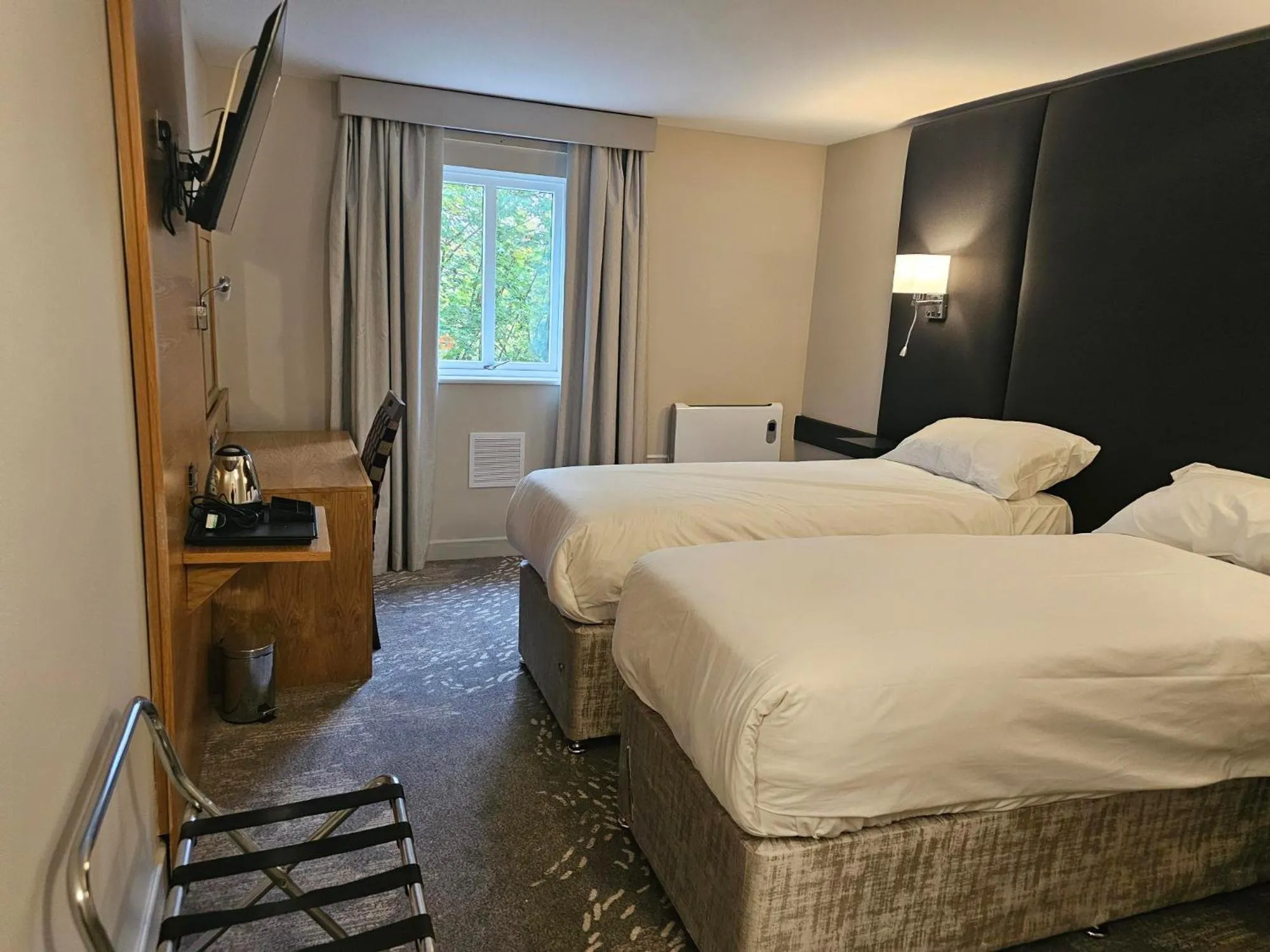 Bedroom, Bed in Wigan Oak Hotel