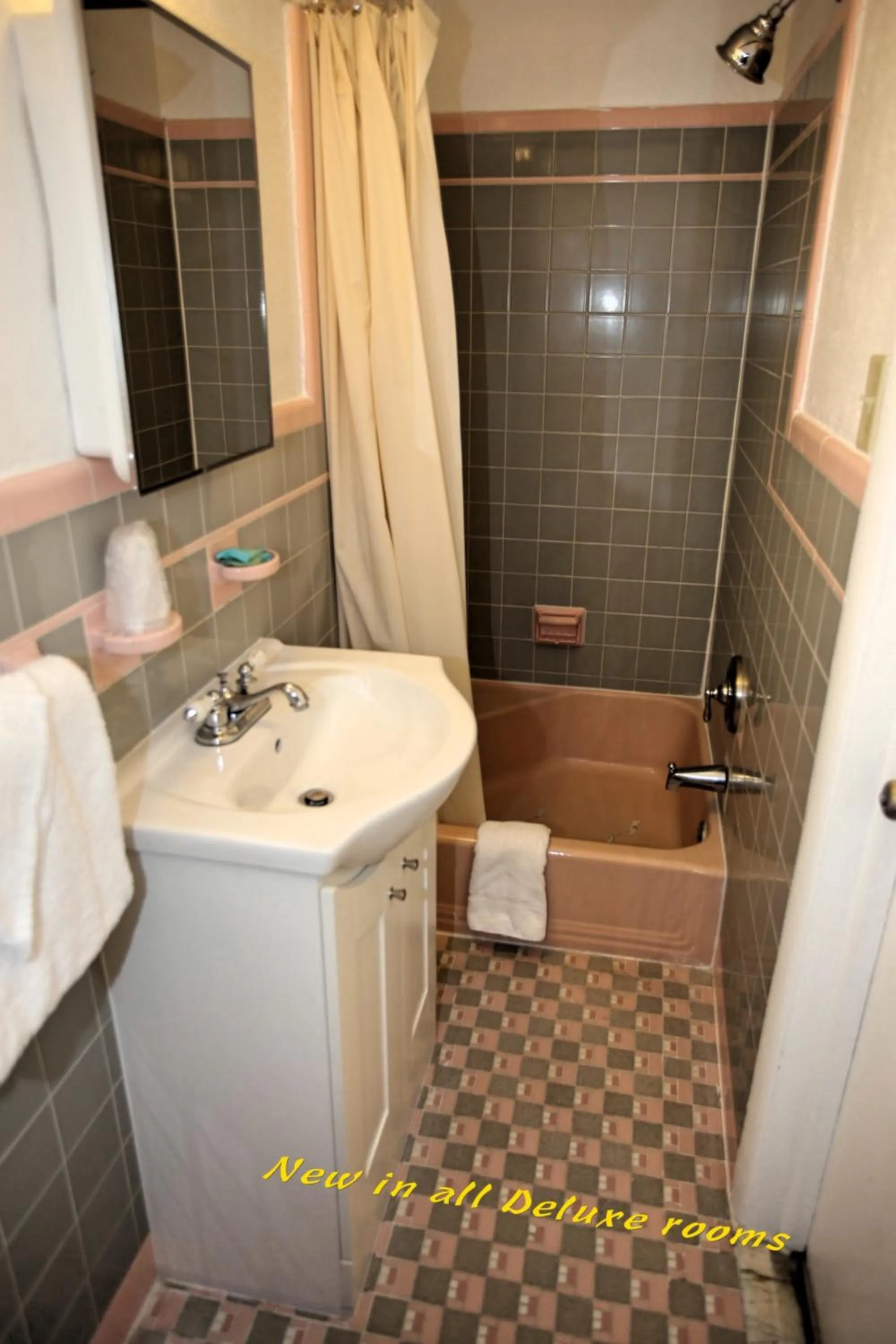 Bathroom in El Ray Motel