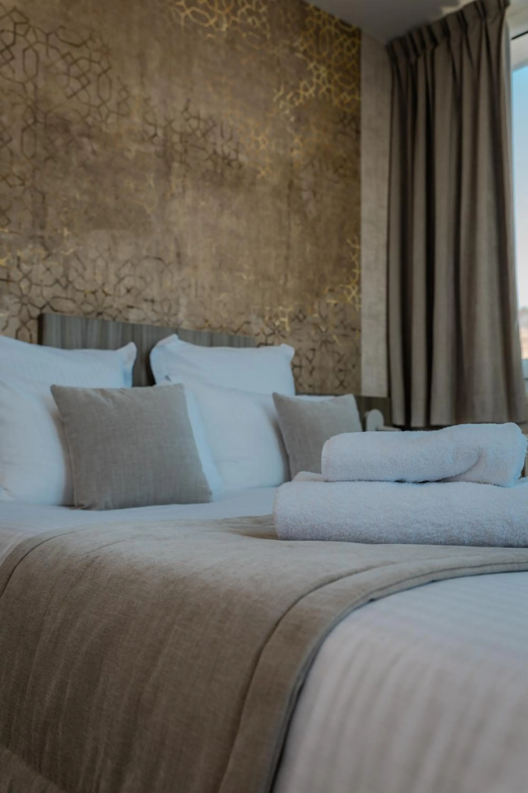 Bedroom, Bed in Le Grand Hôtel de la Marine "face à la mer"