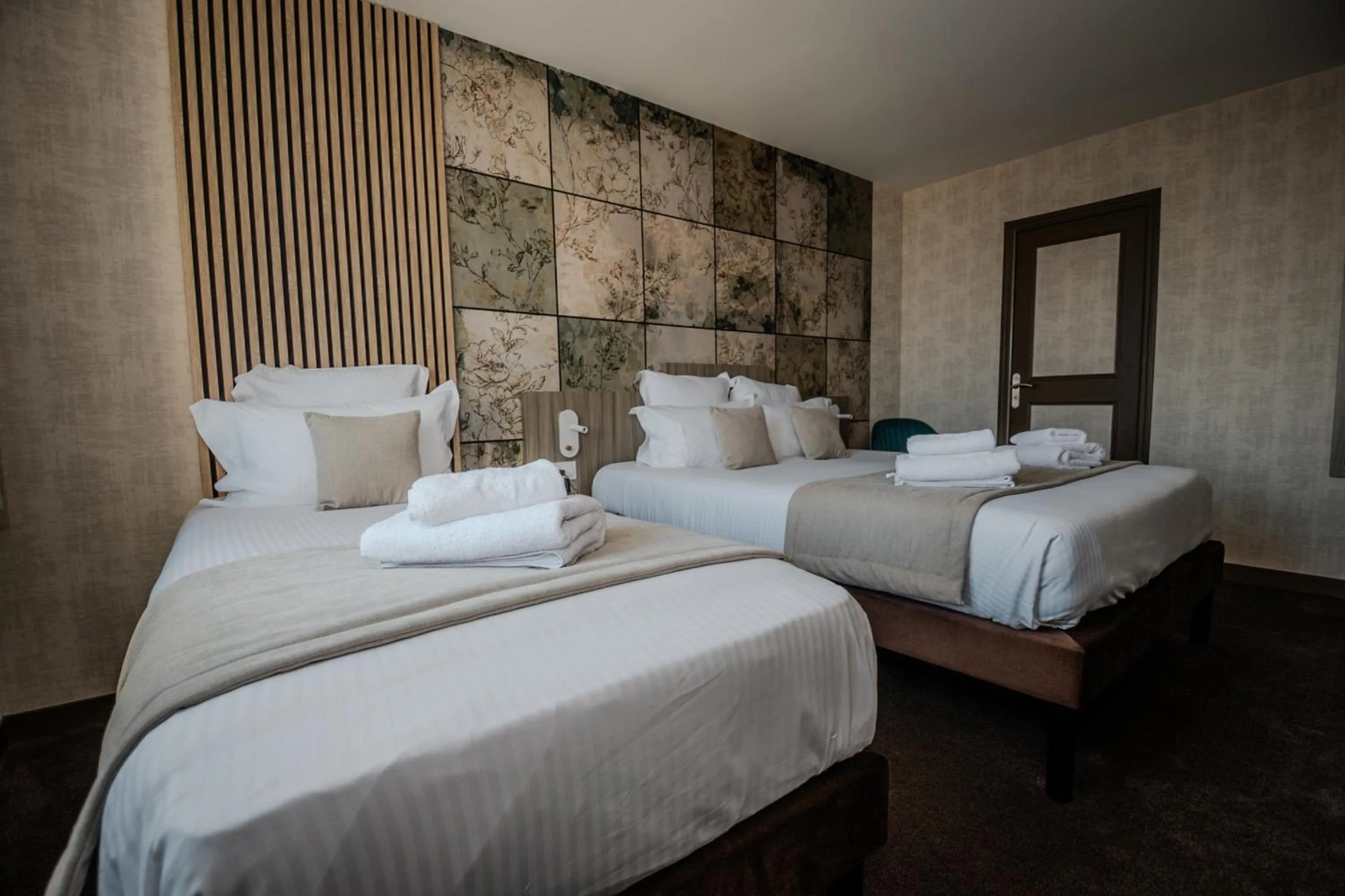 Bedroom, Bed in Le Grand Hôtel de la Marine "face à la mer"