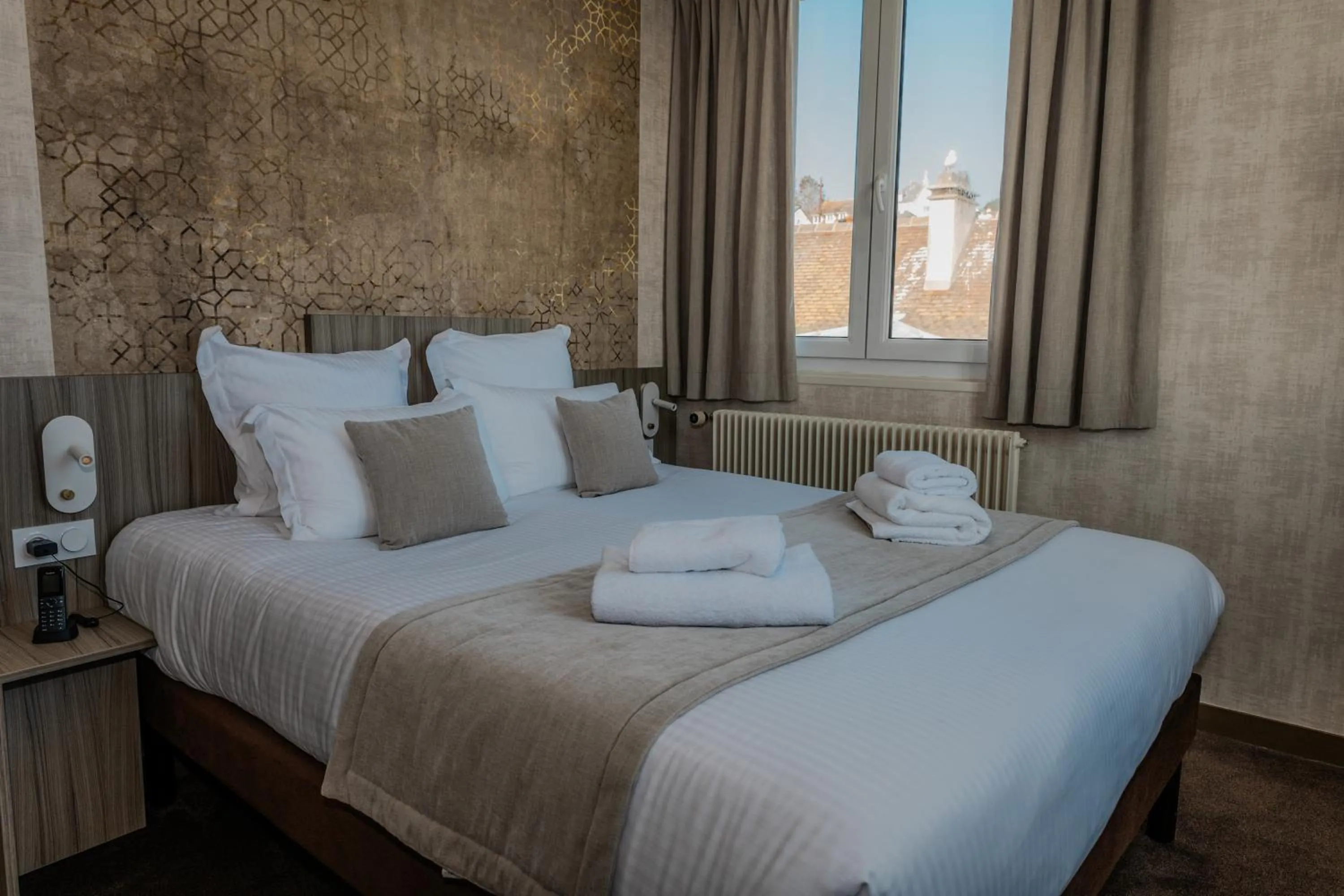 Bedroom, Bed in Le Grand Hôtel de la Marine "face à la mer"