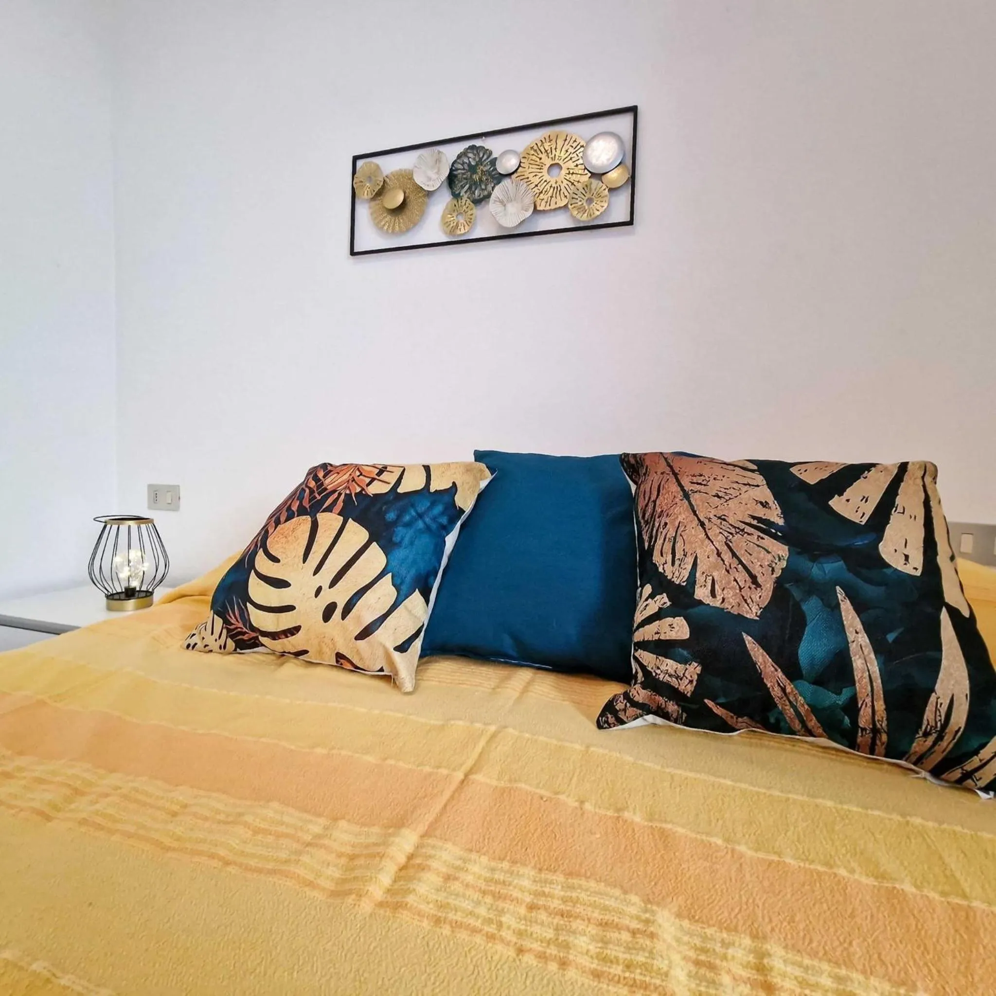 Bed in Welcoming flat with private garden-Beahost