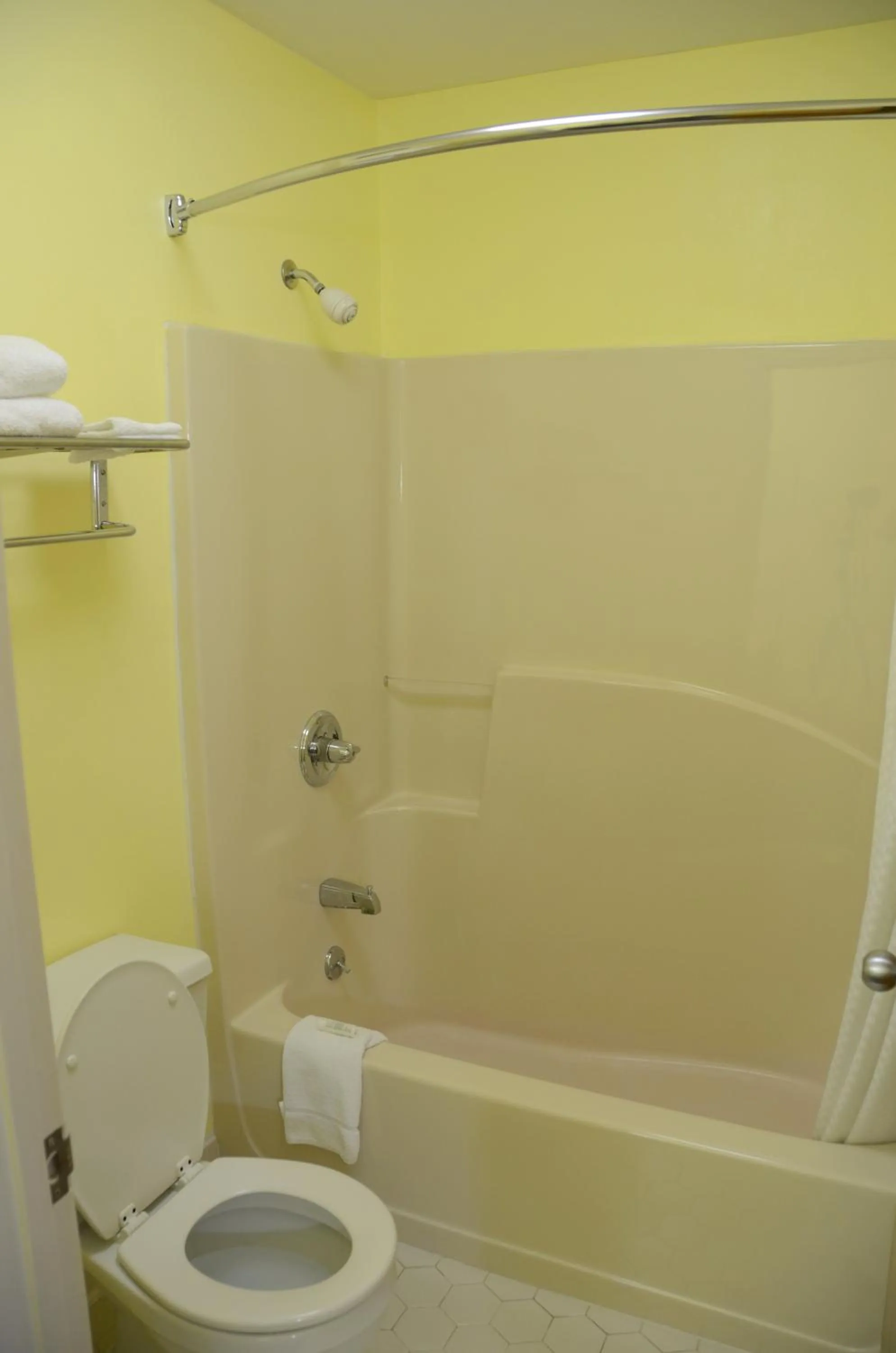 Bathroom in Richland Inn - Lewisburg