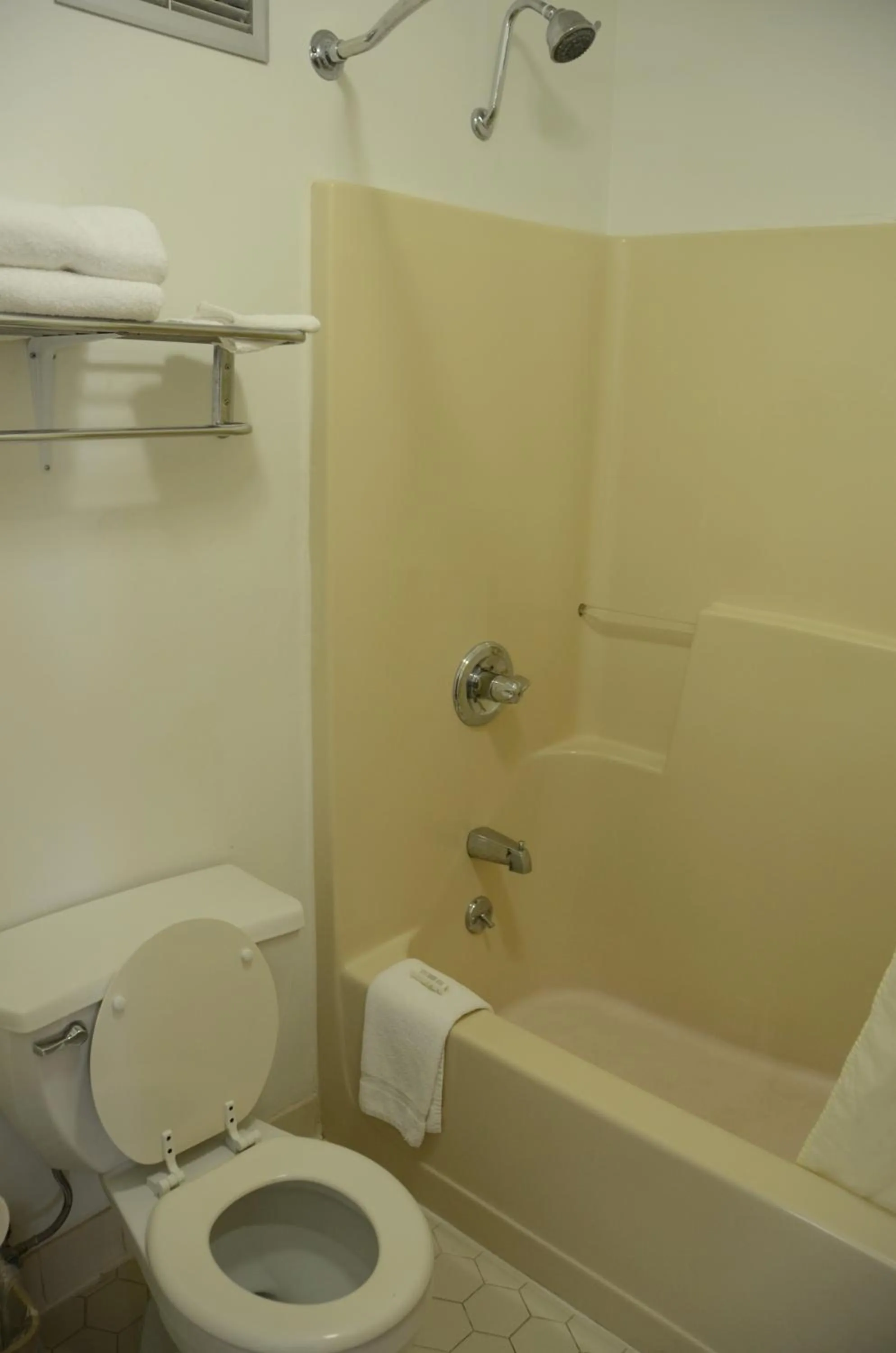 Bathroom in Richland Inn - Lewisburg