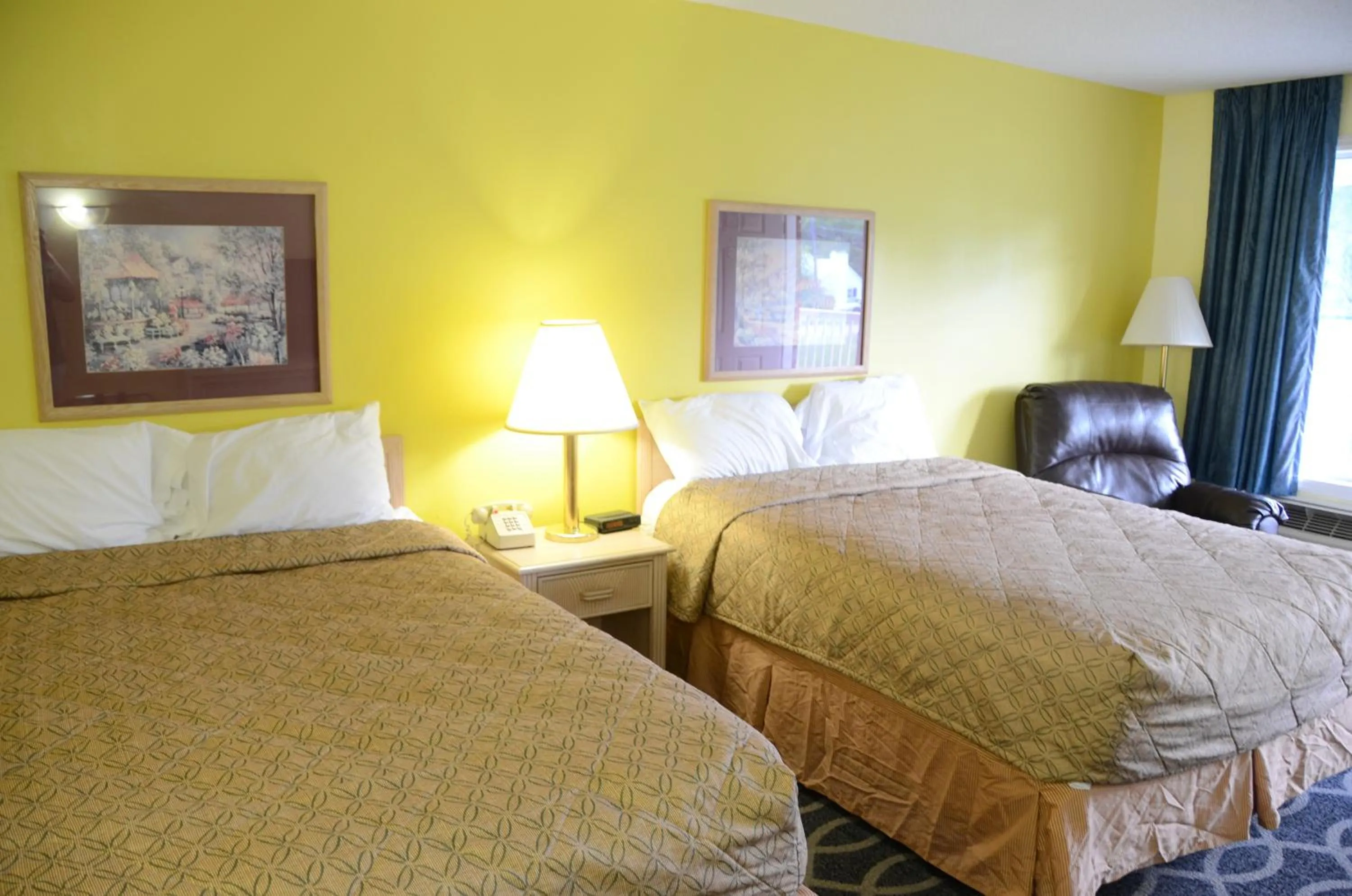 Bed in Richland Inn - Lewisburg