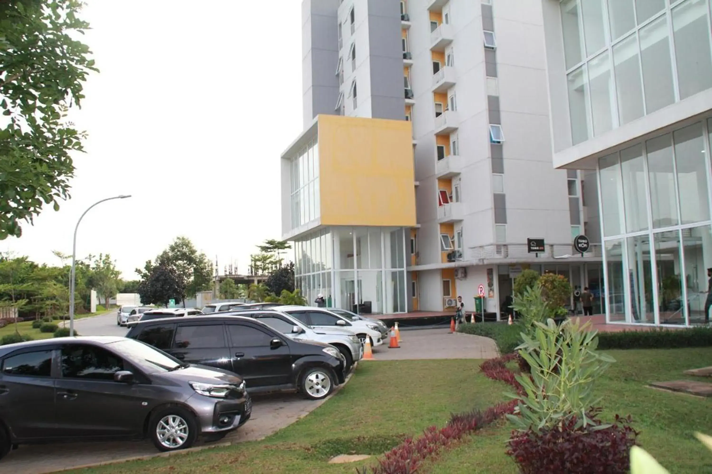 Property building in Barata Hotel Near Bandara Soekarno Hatta Property building in Barata Hotel Near Bandara Soekarno Hatta