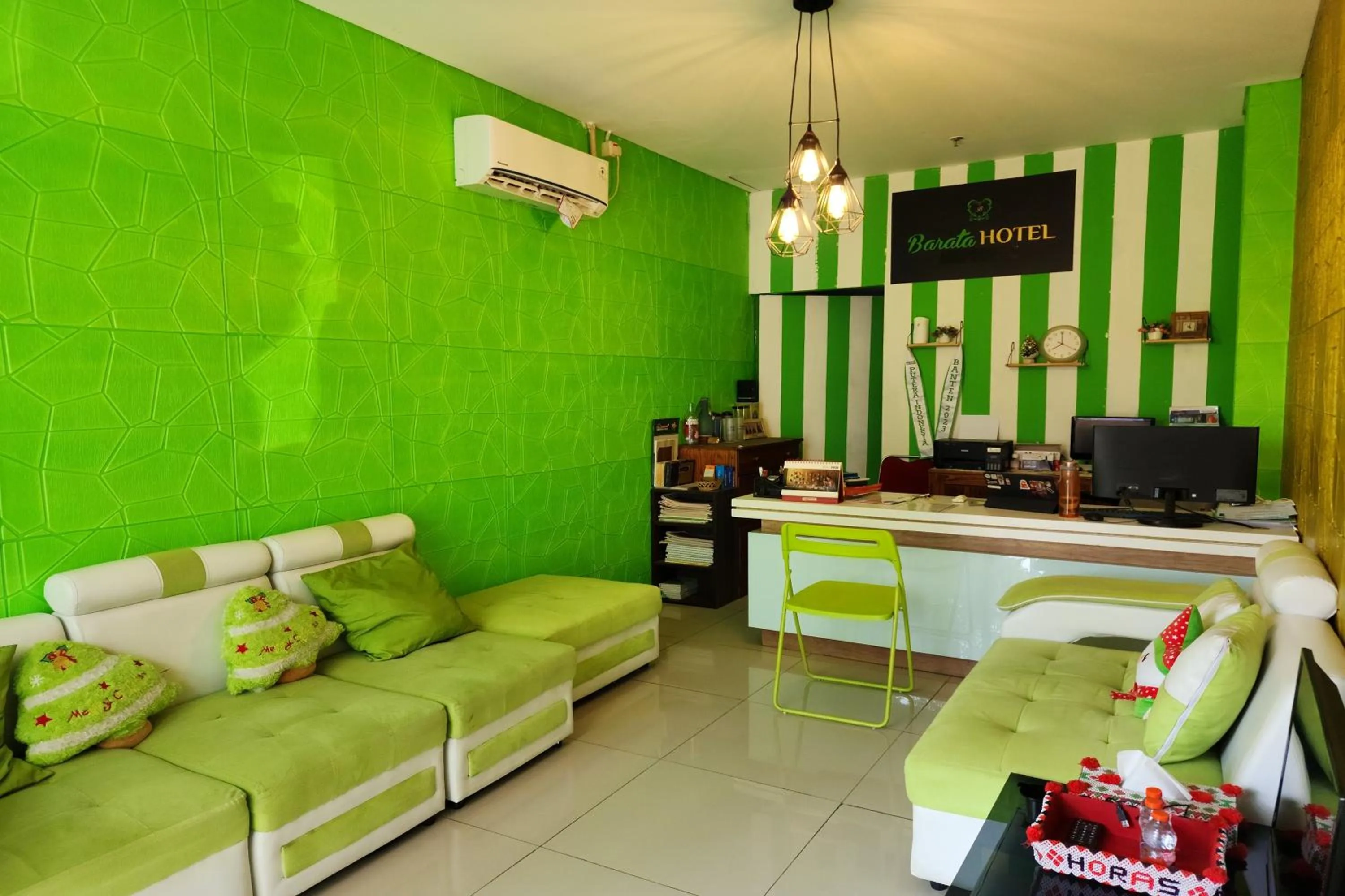 Lobby or reception in Barata Hotel Near Bandara Soekarno Hatta