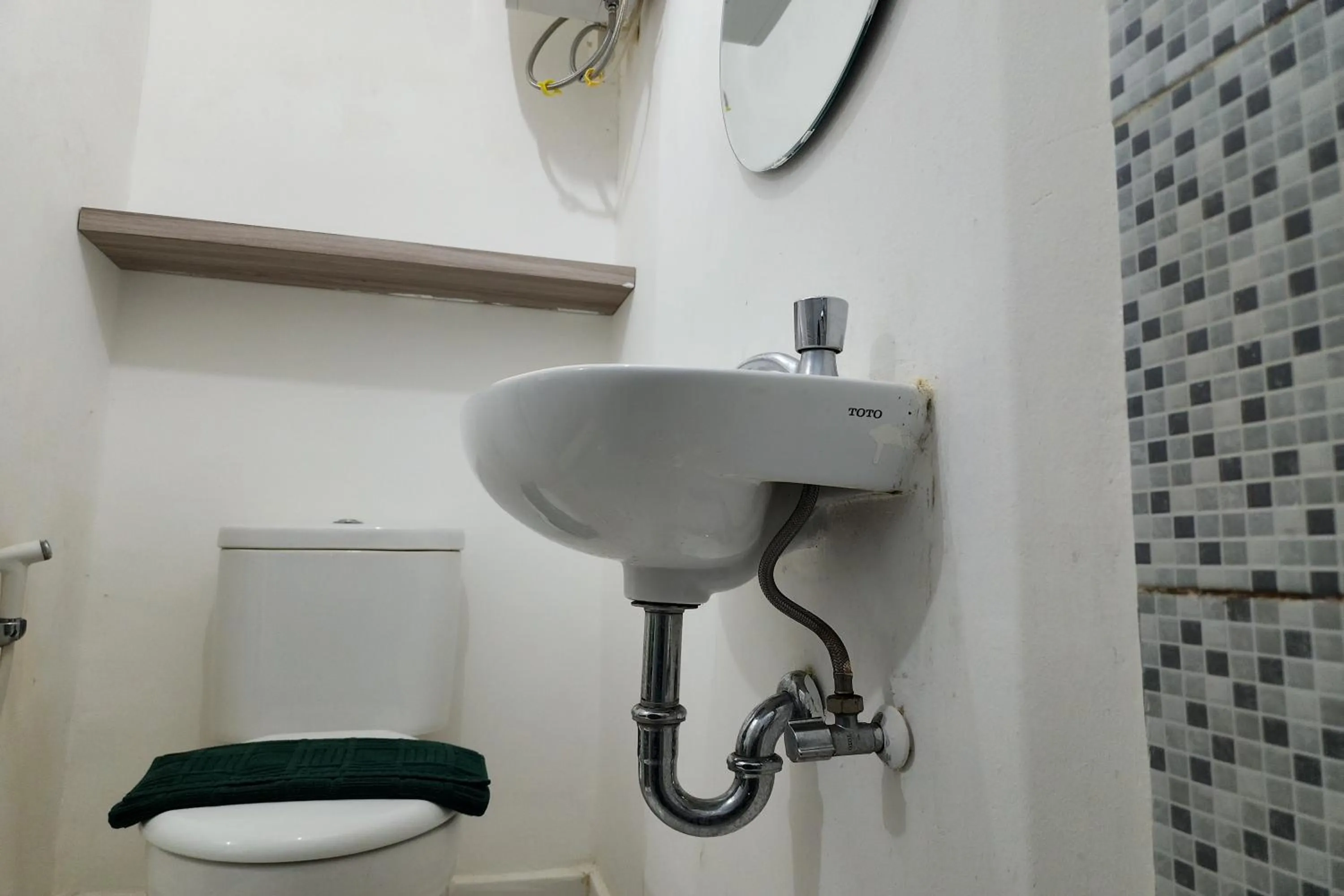 Bathroom in Barata Hotel Near Bandara Soekarno Hatta