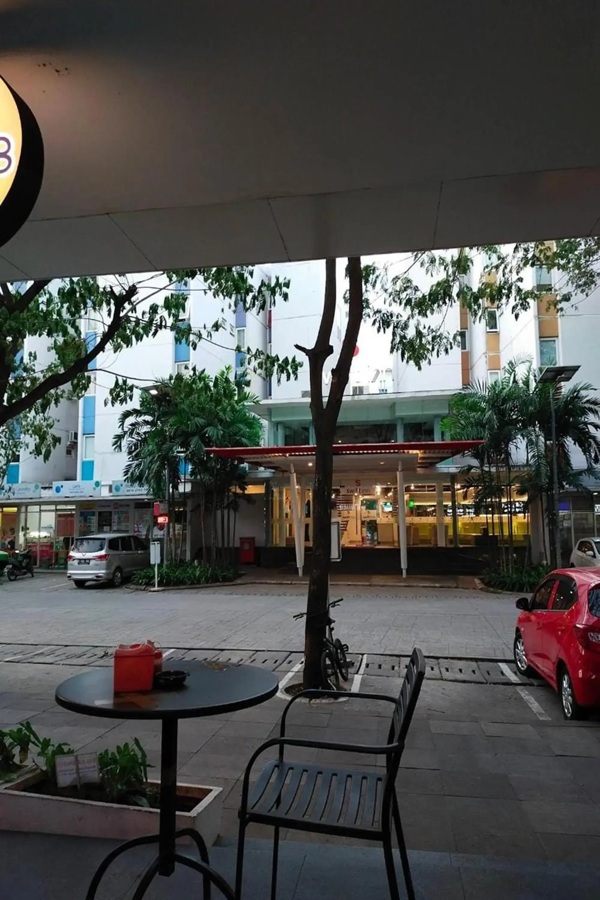 Property building in Barata Hotel Near Bandara Soekarno Hatta Property building in Barata Hotel Near Bandara Soekarno Hatta