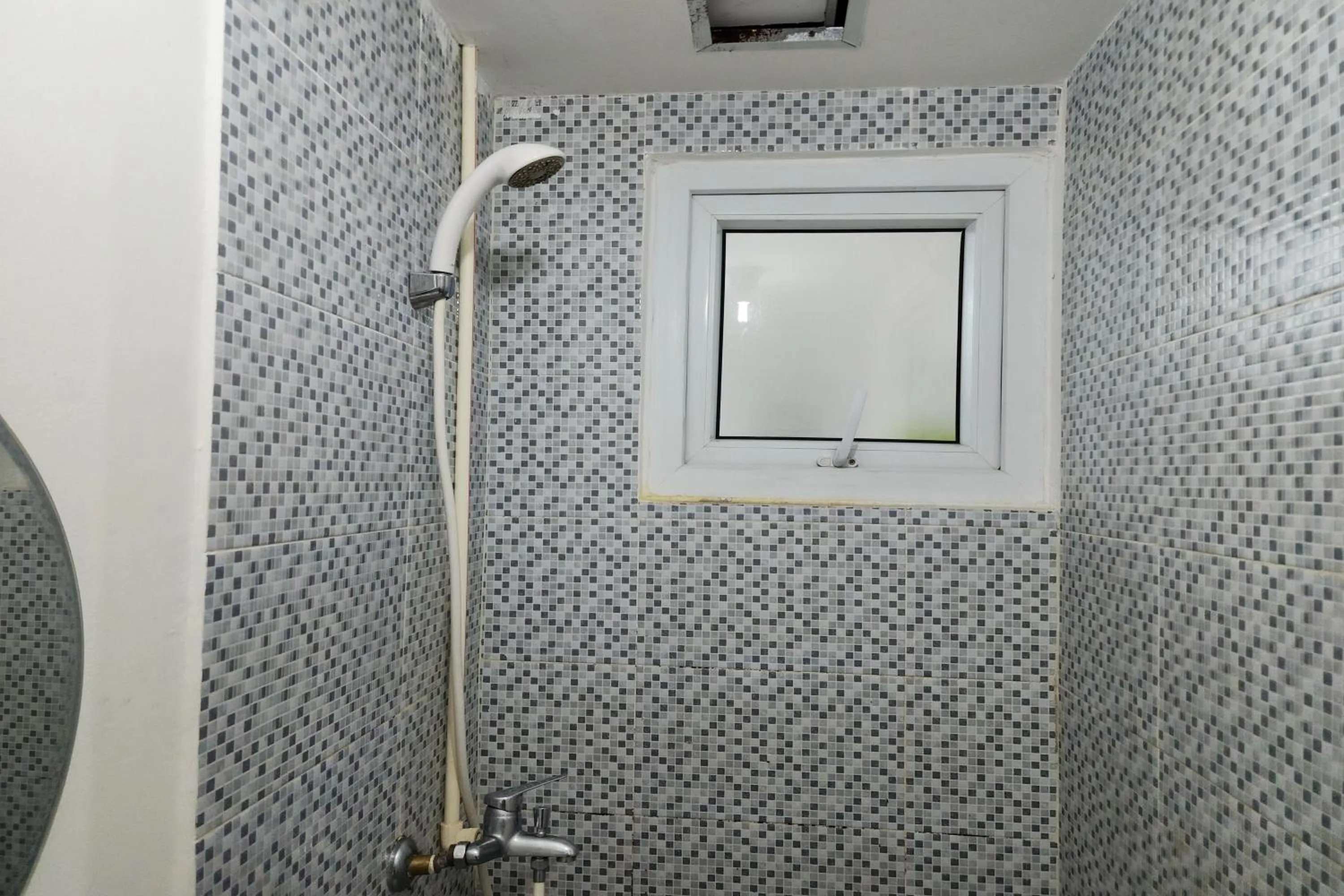 Shower in Barata Hotel Near Bandara Soekarno Hatta