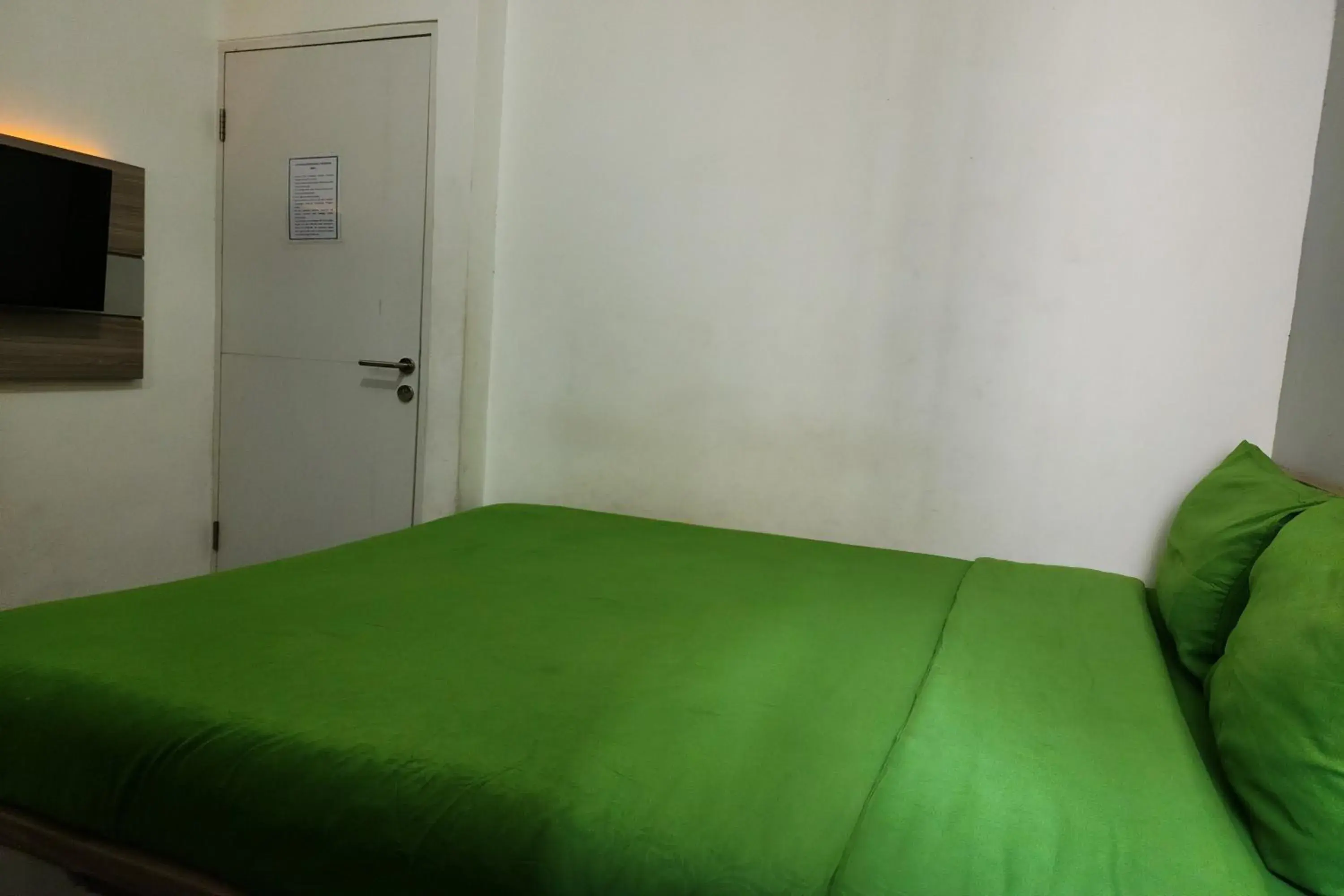 Bed in Barata Hotel Near Bandara Soekarno Hatta Bed in Barata Hotel Near Bandara Soekarno Hatta