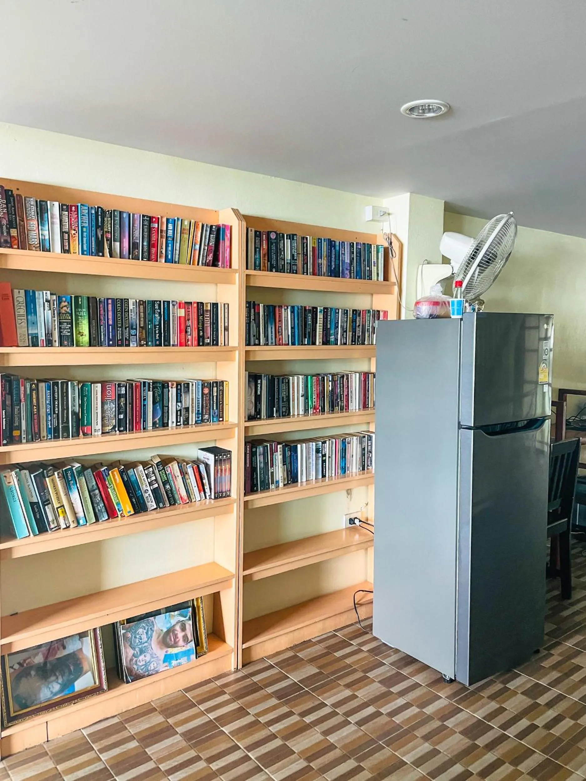 Library in Phangan Barsay Hostel